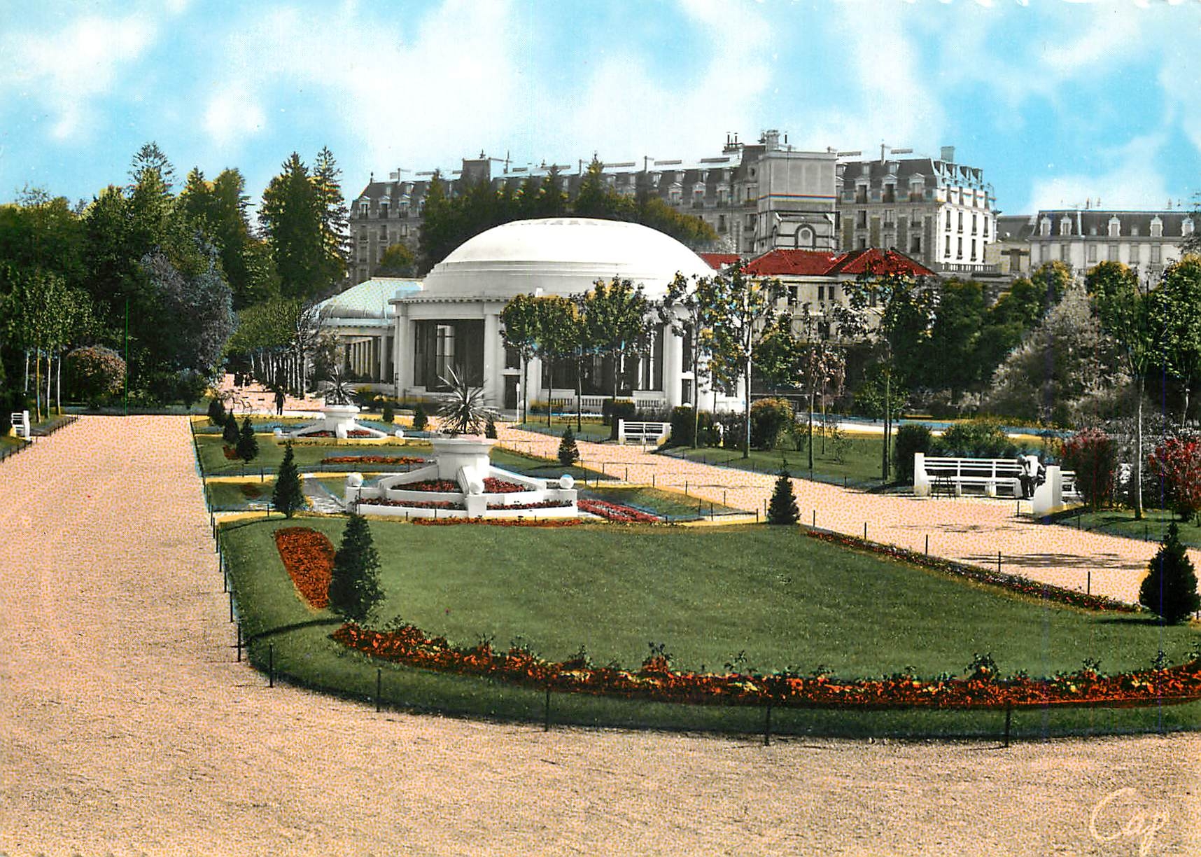 CPM Vittel Vue vers le Pavillon de la Grande Source
