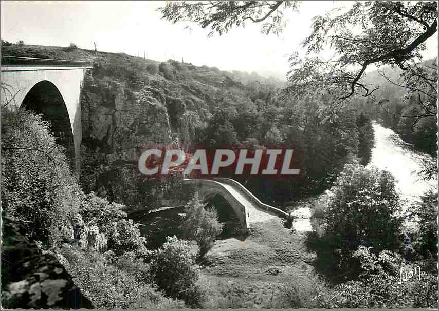 CPM Environs de Vezelay (Yonne) Pierre-Perthuis Les Bords de la Cure