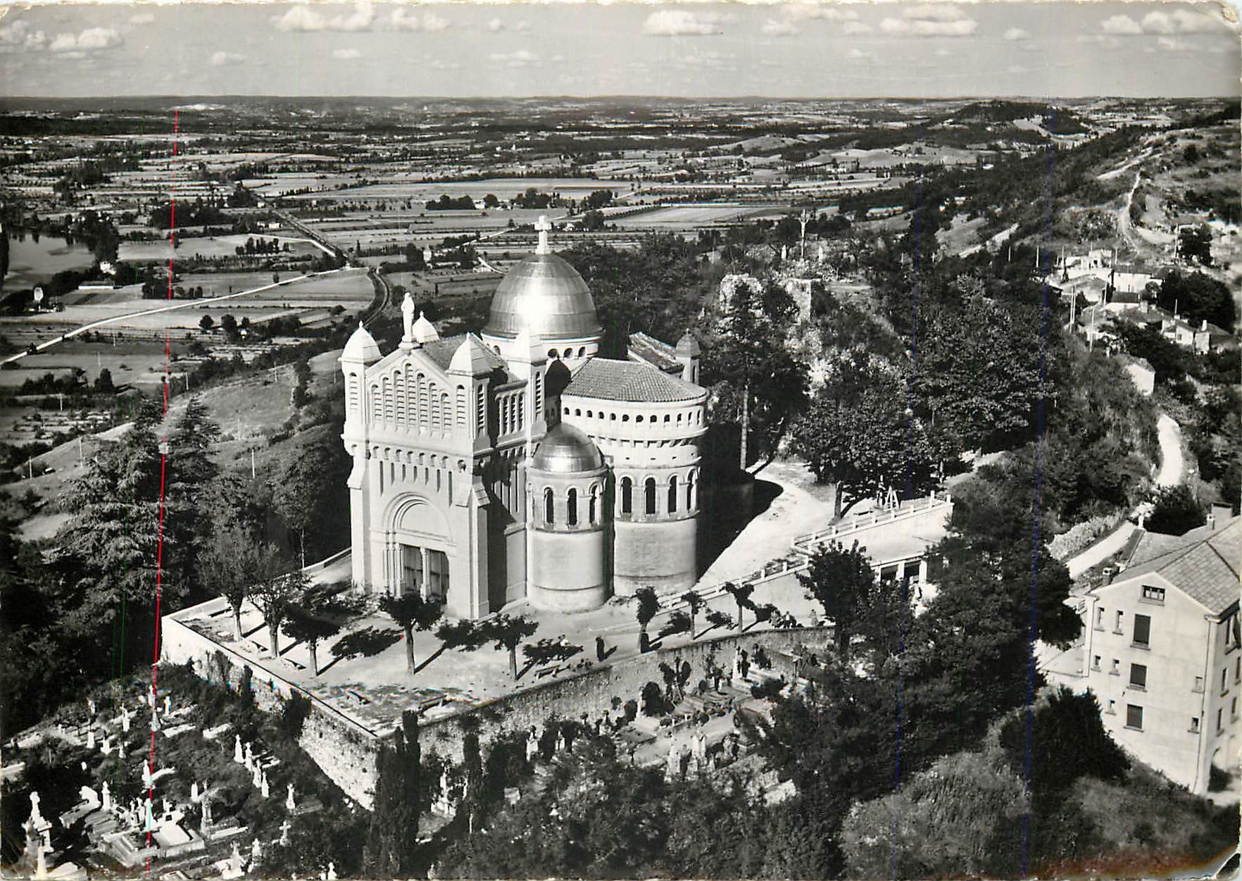 CPM Penne d'Agenais (L et G) Notre Dame de Peyrogude Le Sanctuaire Vue aerienne