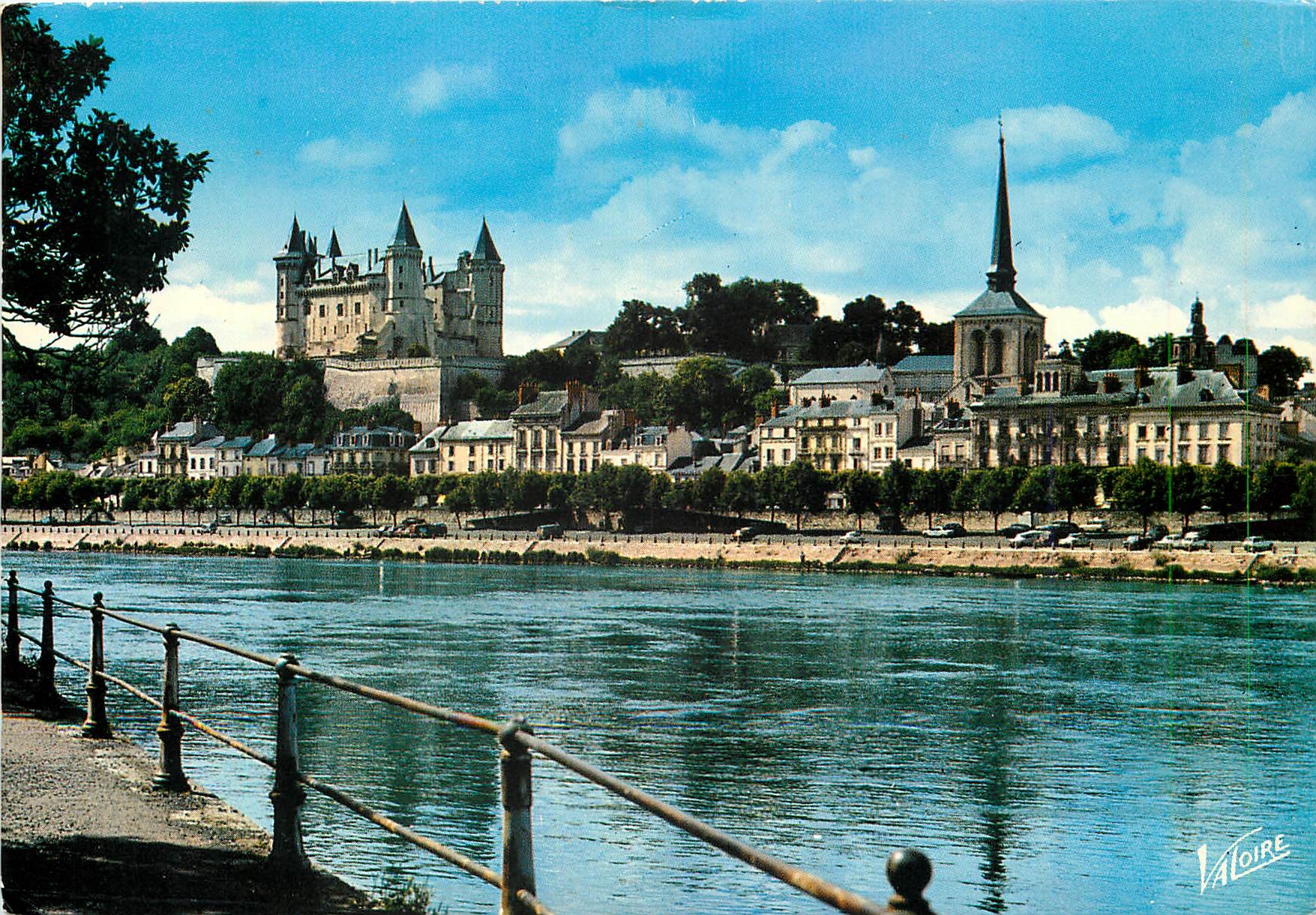 CPM Saumur (Maine et Loire) La Loire le quai Mayaud