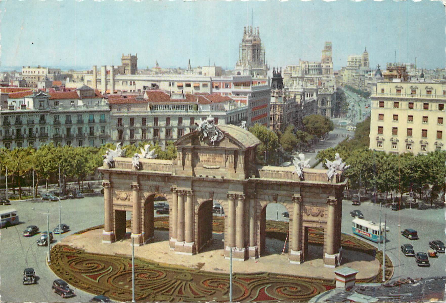 CPM Madrid Vue panoramique de la Porte d'Alcala
