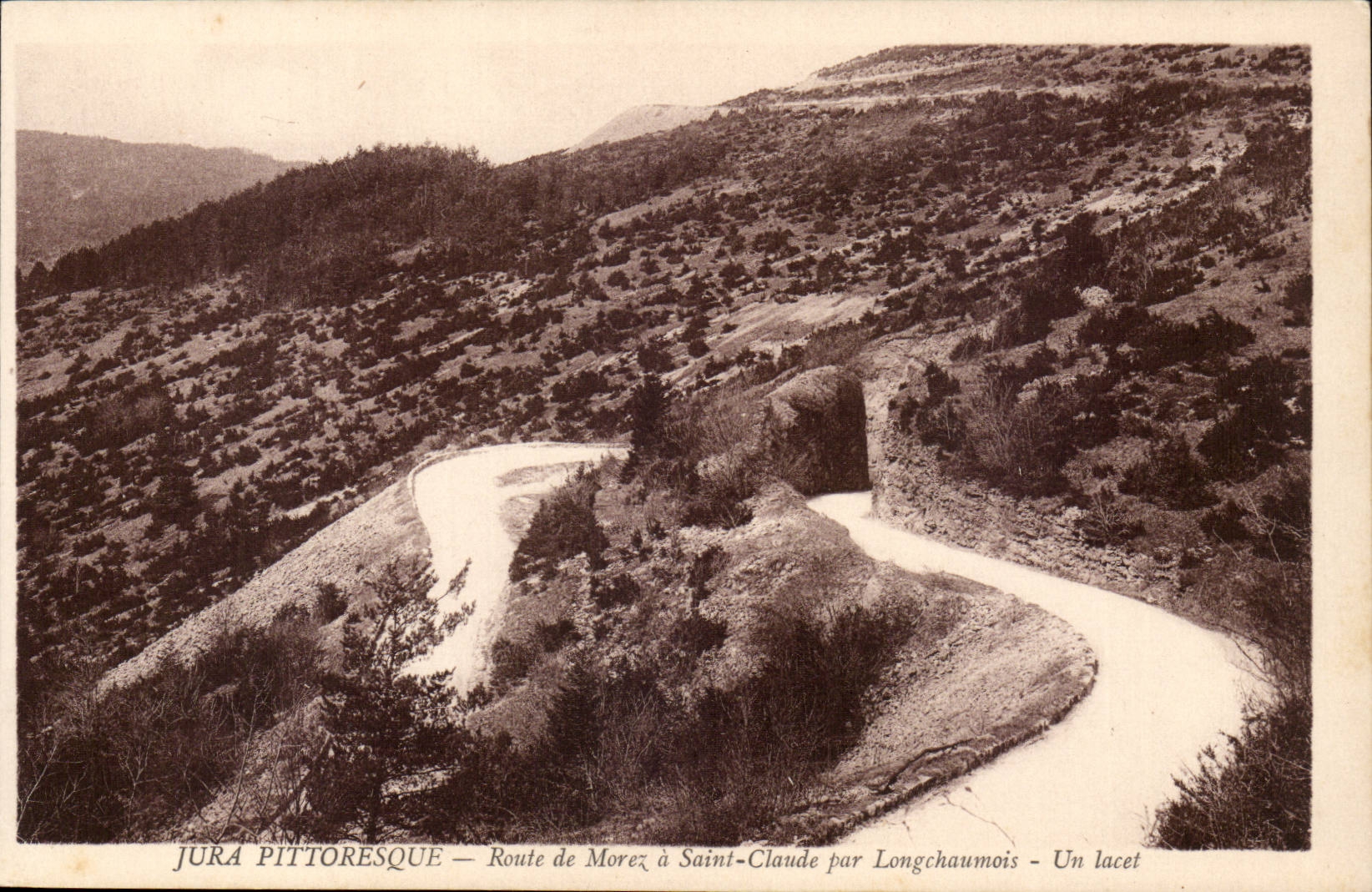 Jura pittoresque — Route de Morez à Saint-Claude par Longchaumois — Un lacet
