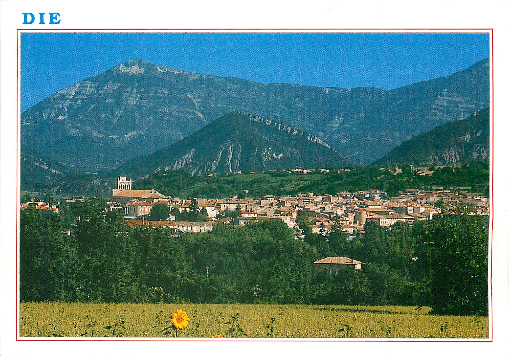 CPM La Drome touristique Die (Drome France) Vue generale en arriere plan la montagne de Glandasse