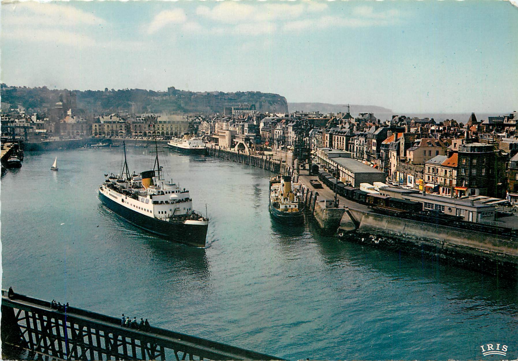 CPM Dieppe (S M) Avant Port Bateau