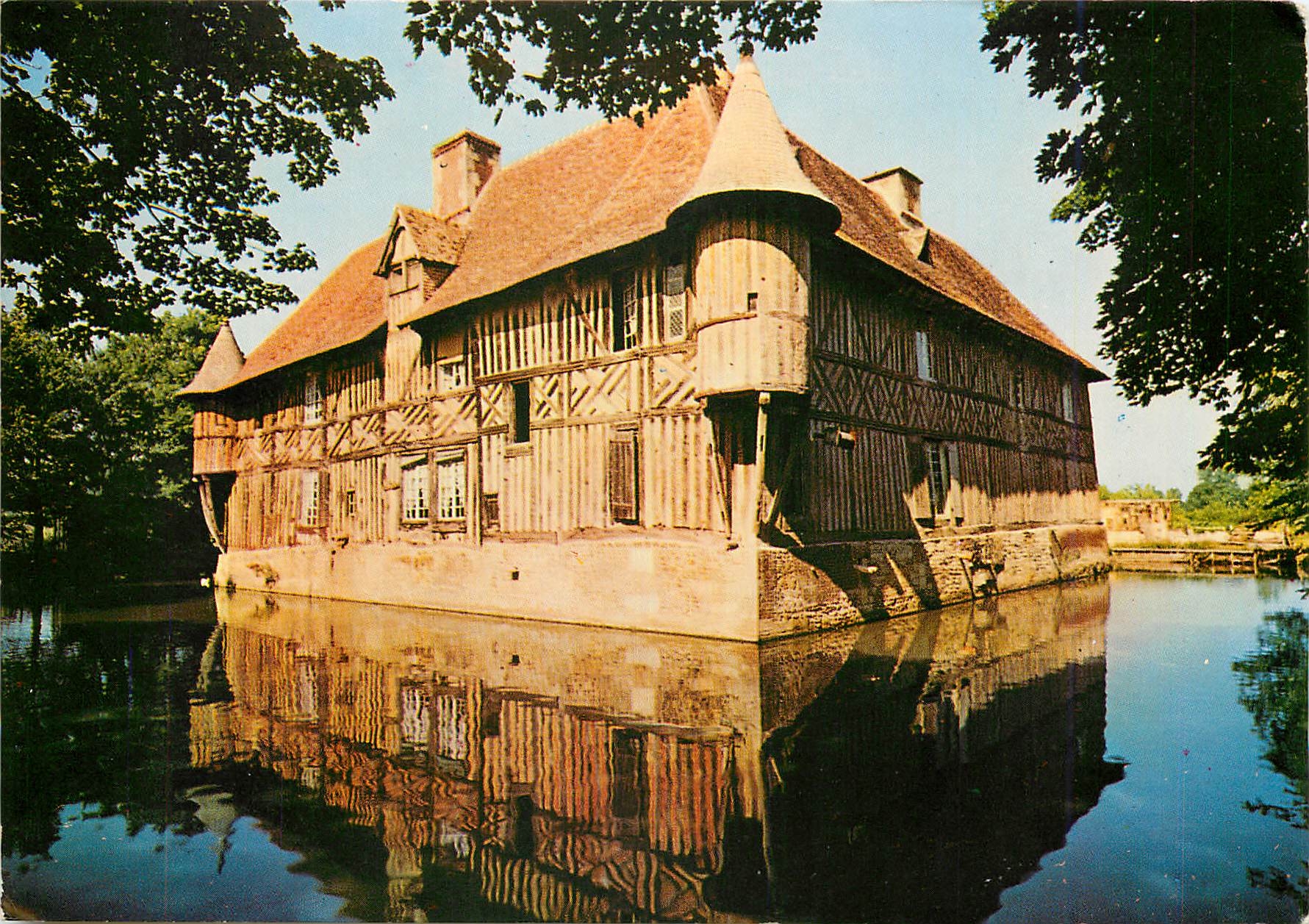 CPM Manoir Normand Coupesarte (XVIe s) a pans de bois sur assise d'eau des deux cotes