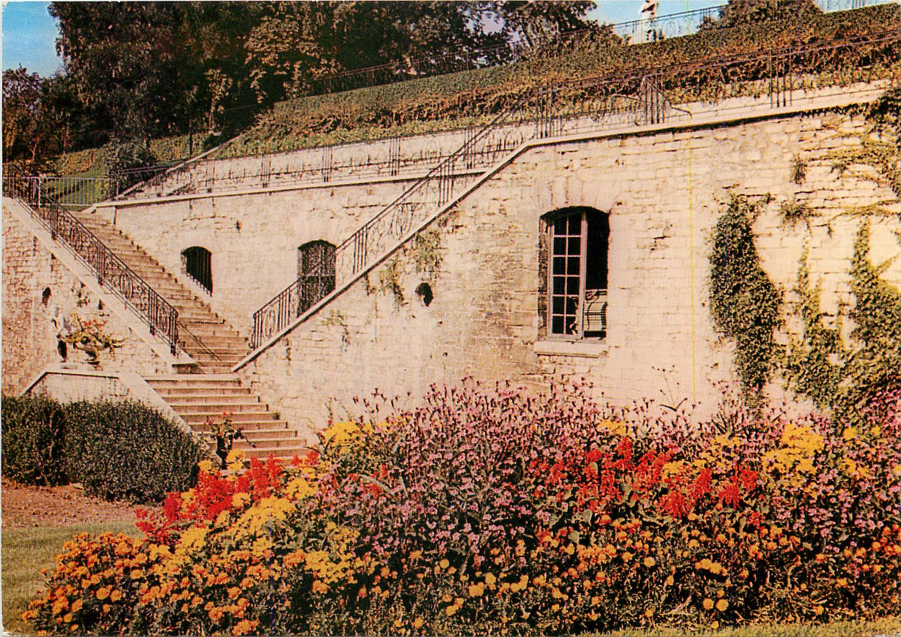 CPM Courbevoie (Hauts de Seine) Le Parc de Becon