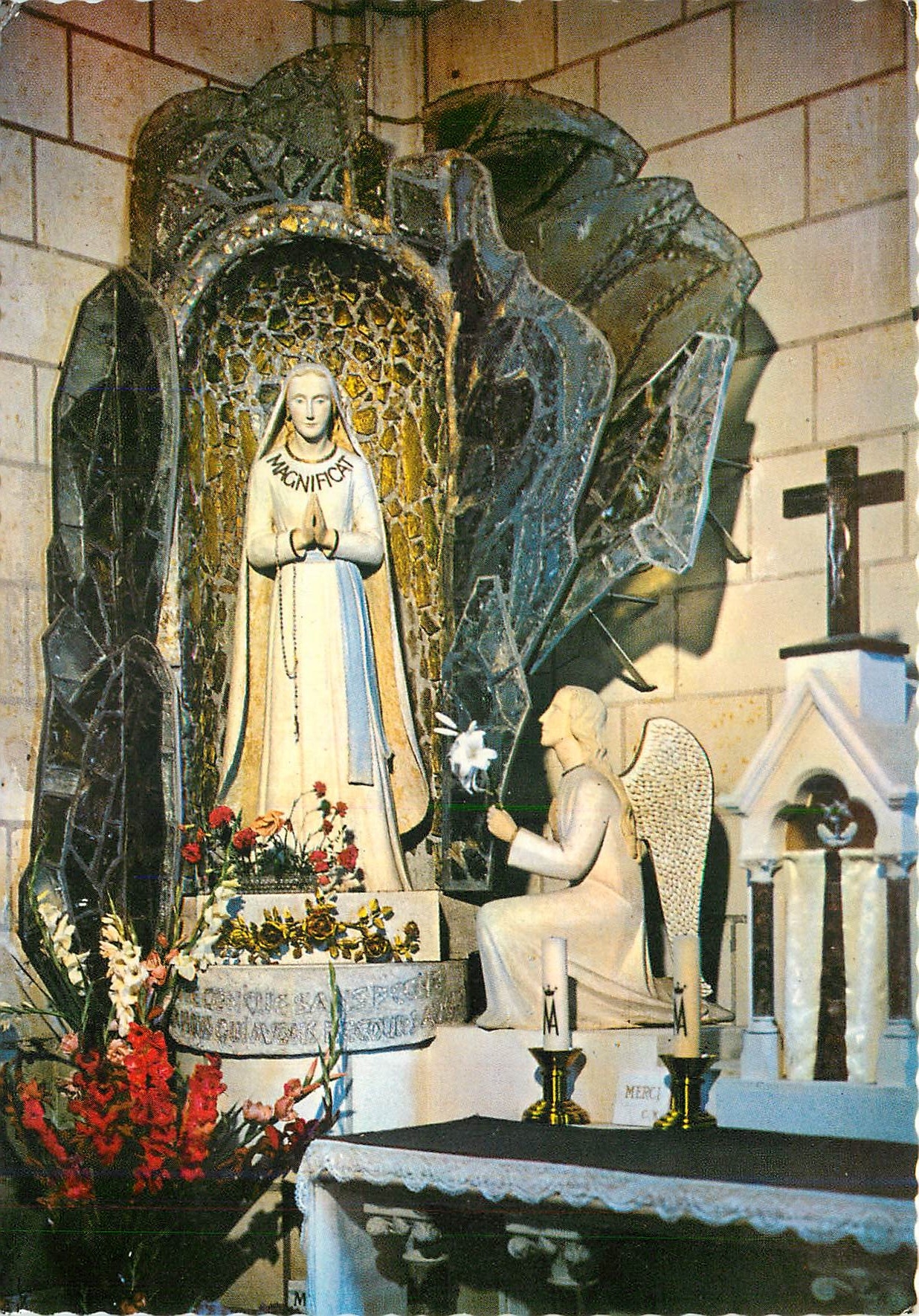 CPA En touraine l'ile Bouchard (Indre et Loire) Eglise Saint Gilles N D de la Priere