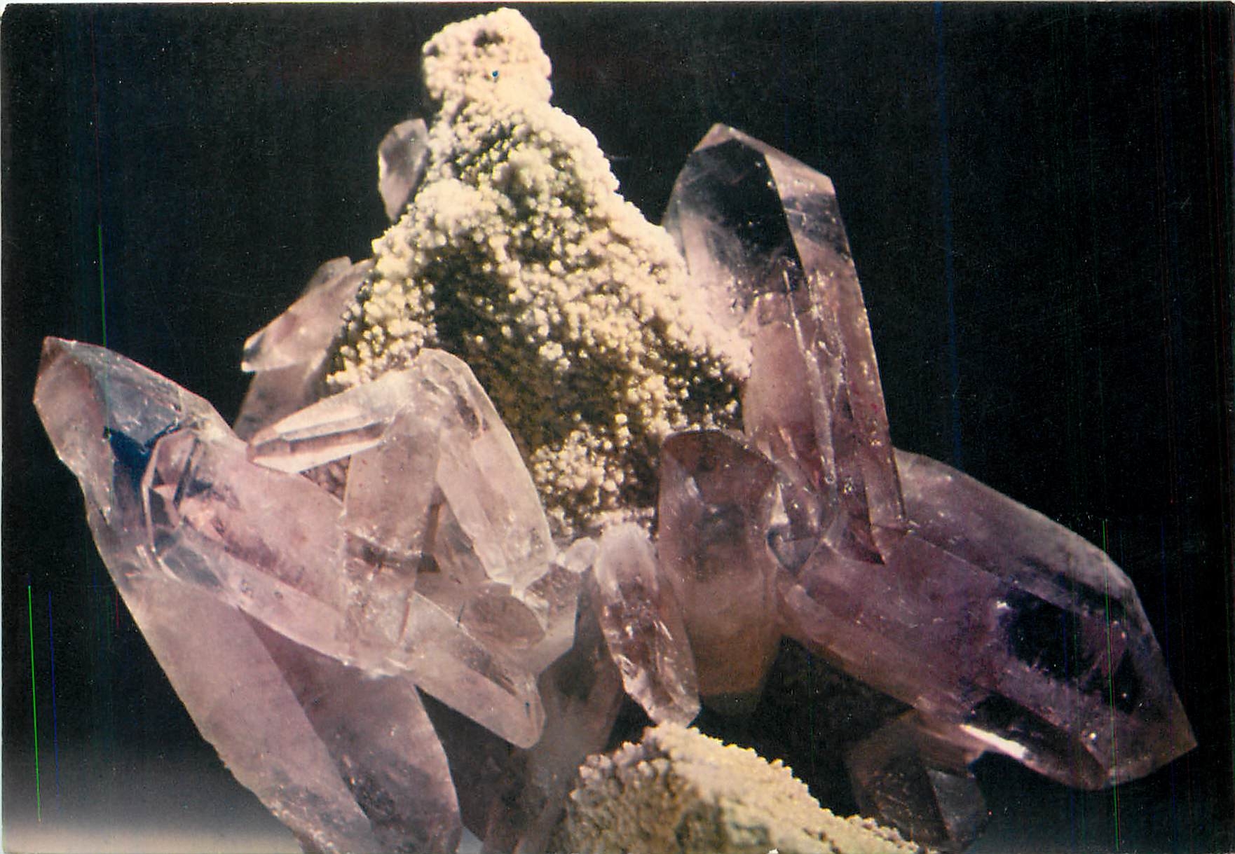 Améthyste sur Gangue — Musée Minéralogique de la Grotte d'Osseille — Éditions Protet