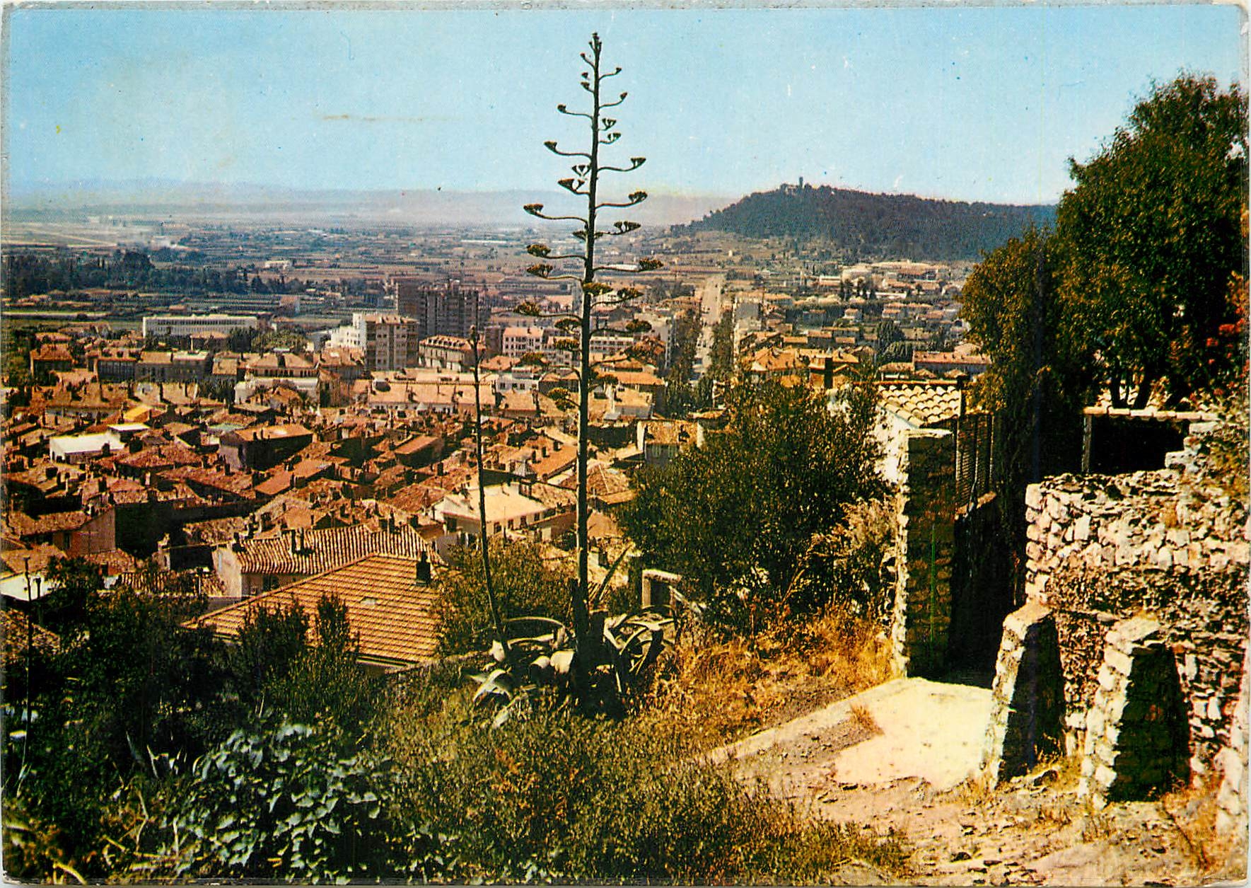 Hyères-les-Palmiers — Vue Générale de la Vieille Ville — Les Éditions Naturelles, n°7-121