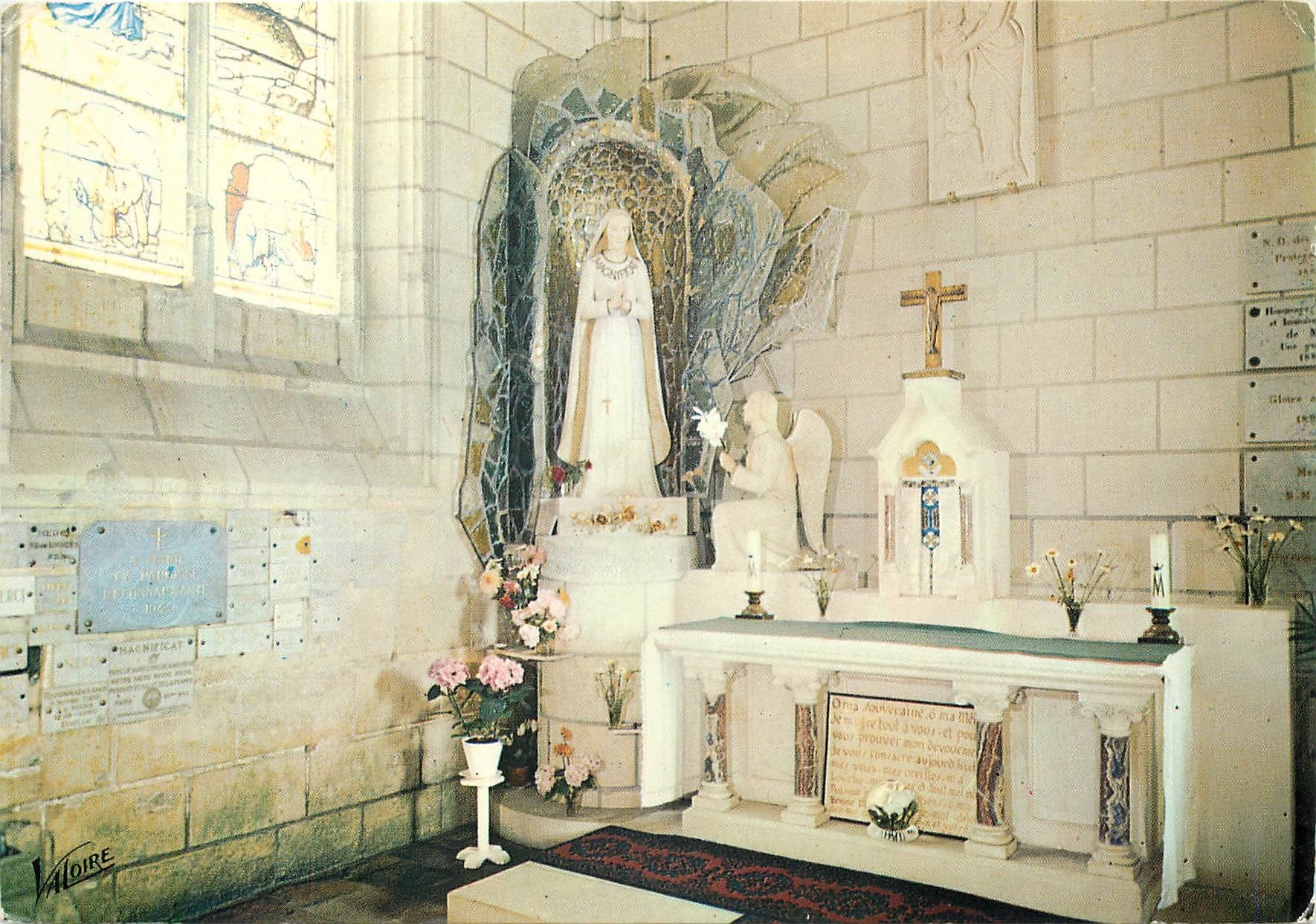 CPM En Tourraine l'Ile Bouchard (Indre et Loire) Eglise Saint Gilles N d de la Priere