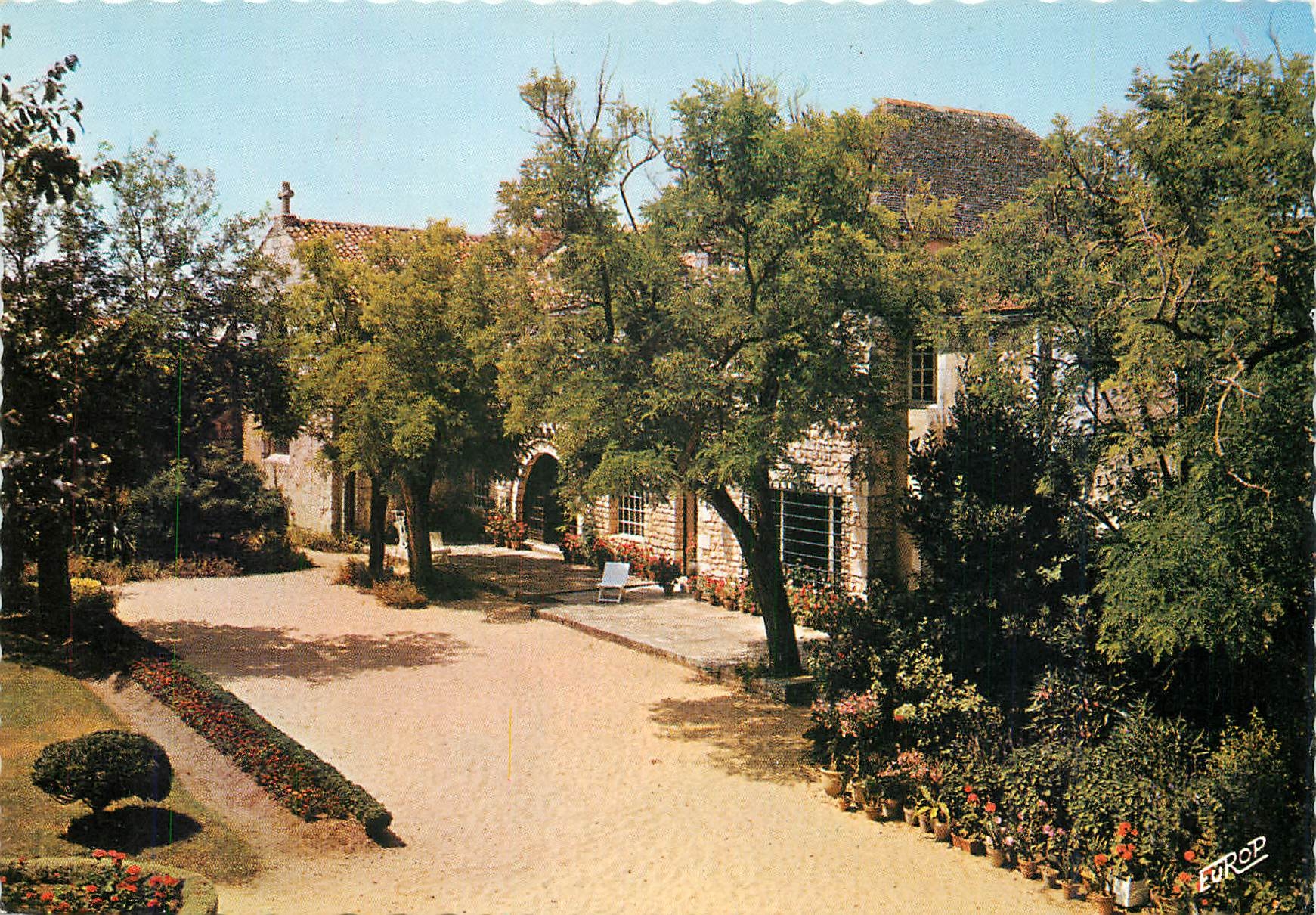 CPM Ile d'Oleron (Ch Mme) Cote de Lumiere La Perroche la chapelle et le Prieure