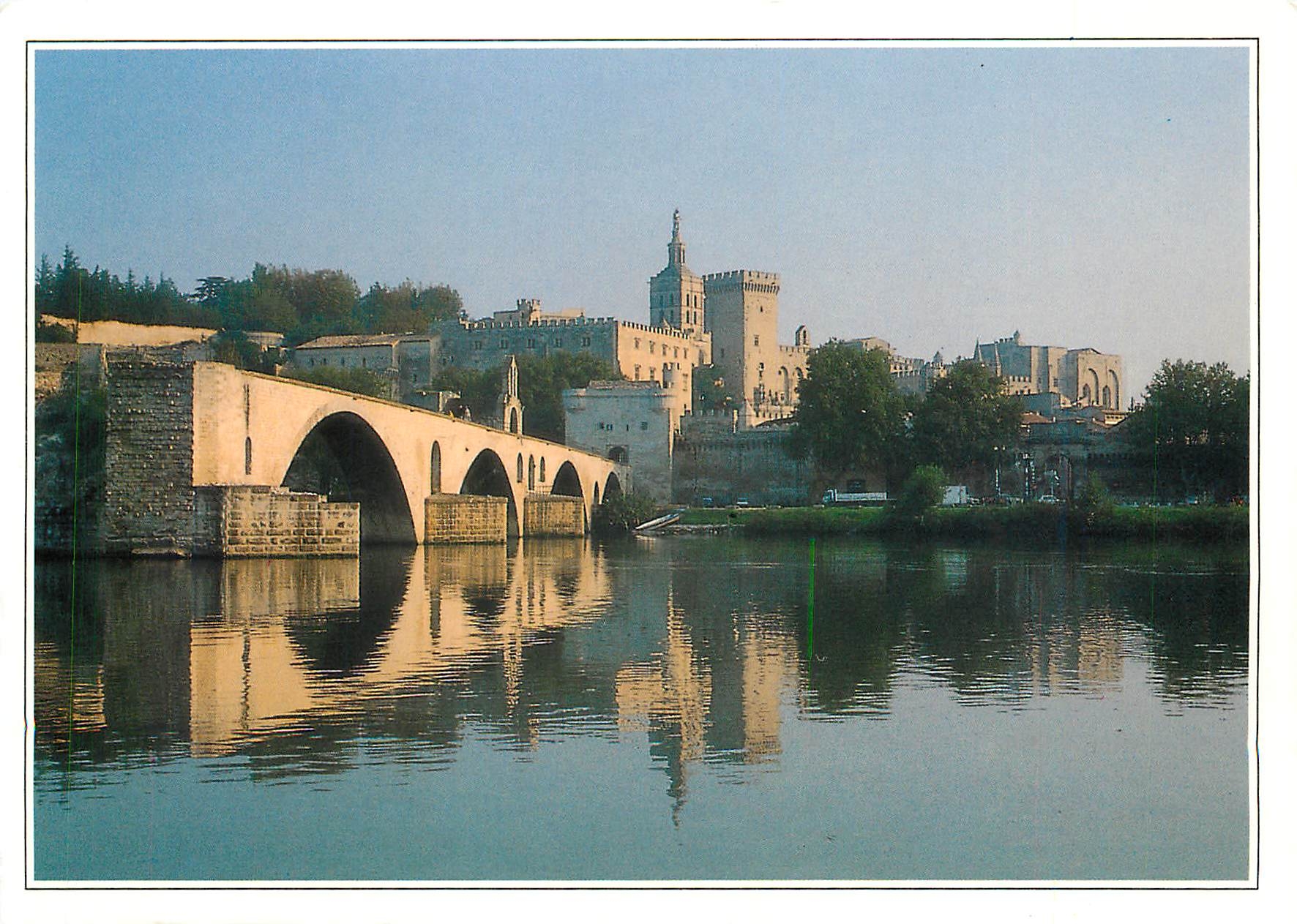 CPM Avignon paisible sur les eaux du Rhone le Pont St Benezet et le Palais des Papes