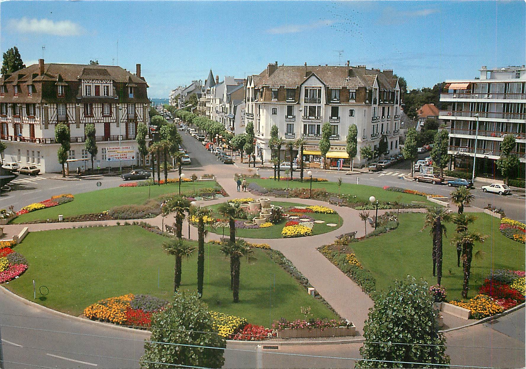 CPM La Baule (Loire Atl) La Place des Palmiers