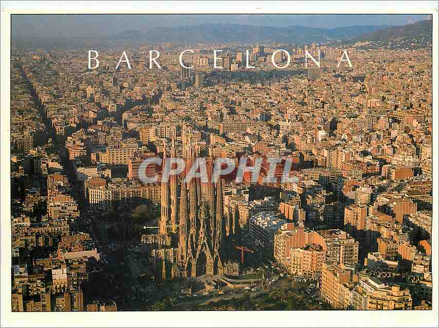 Barcelone — vue aérienne avec la Sagrada Familia — Triangle Postals