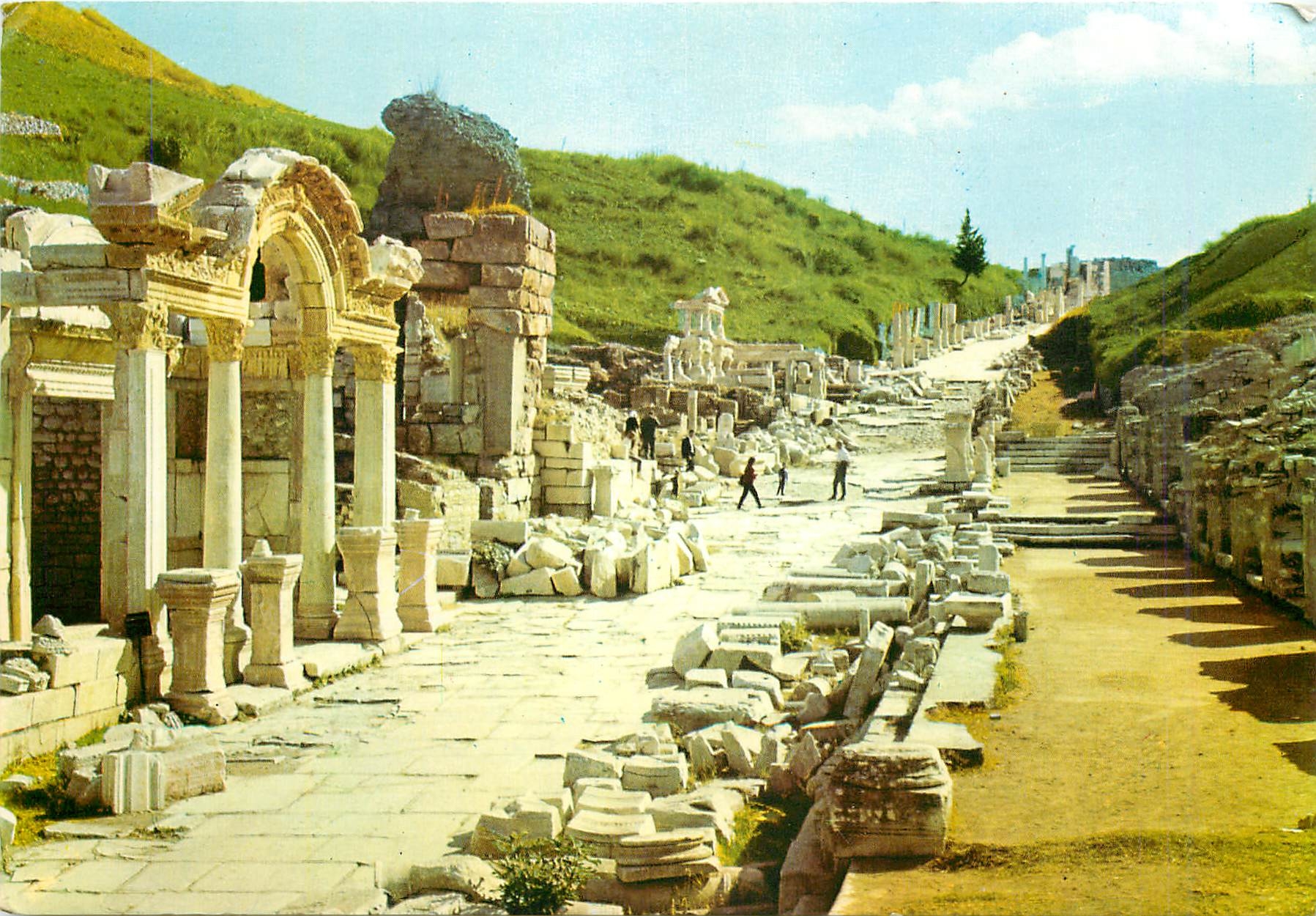 CPM Turkiye Ephesus Temple d'Hardrianus et voie Curetiac