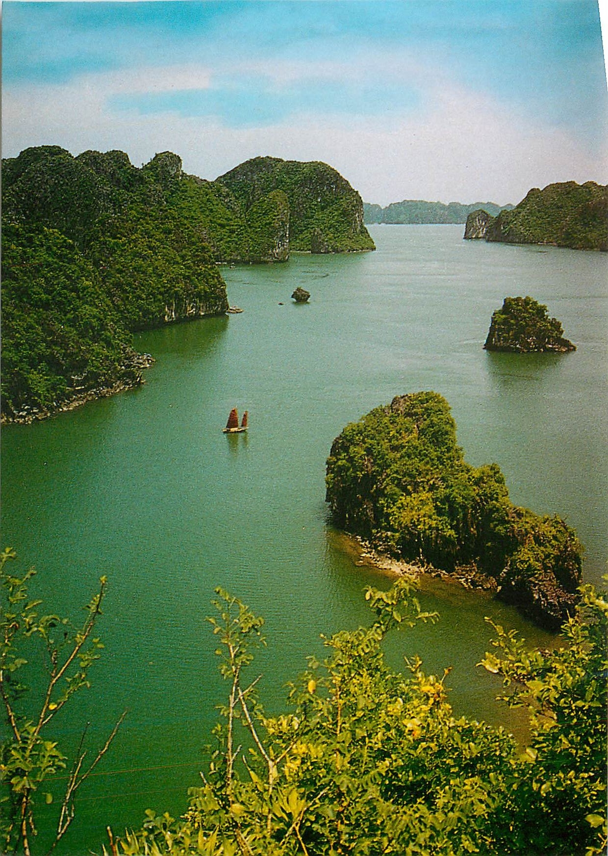 CPM Halong Bay Vietnam La baie de la long (vue d'en haut)