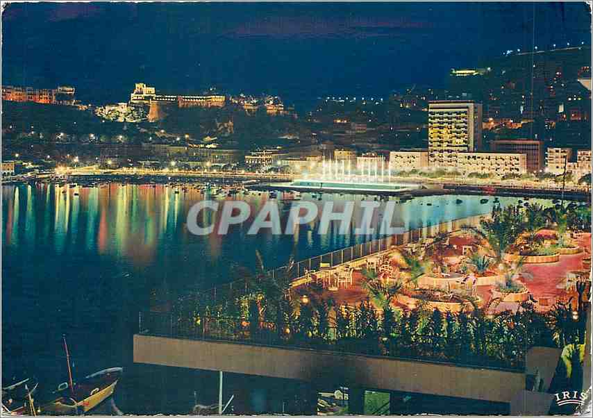 CPM Monaco la nuit Vue generale sur le port la Terrasse et Piscine de l'Hotel de Paris au fond la Pi