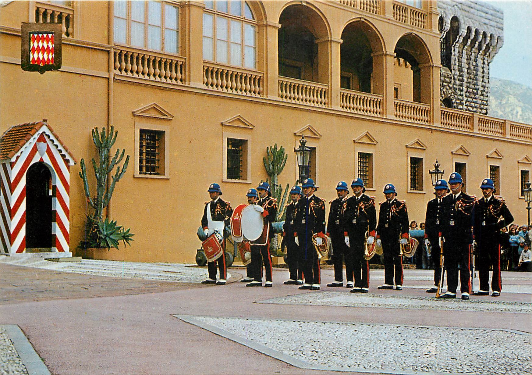 CPM Principaite de Monaco Presentation de la Garde devant le Palais Princier Militaria