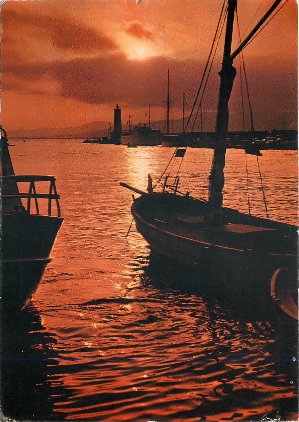 CPM Lumiere et Beaute de la Cote d'Azur Reflets dans le Port au soleil couchant