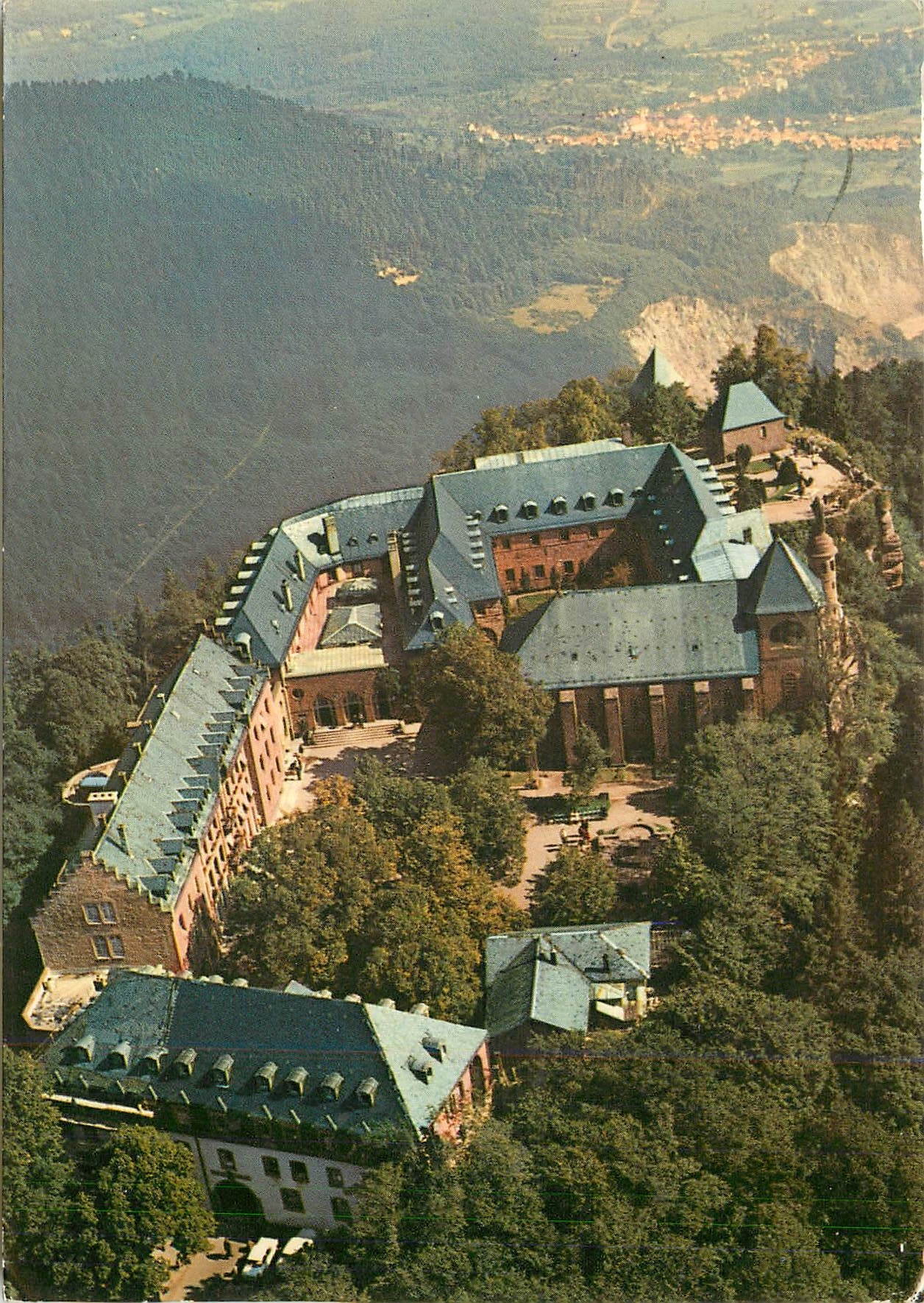 CPM Mont Sainte Odile Alsace alt 763 m vue d'ensemble du couvent prise par avion