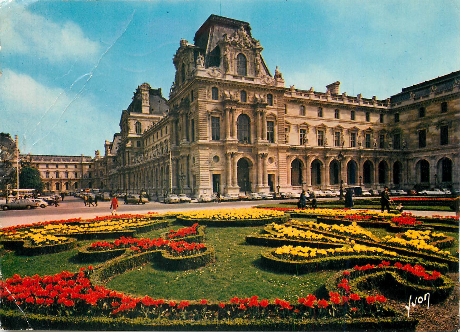 CPM Paris Jardin des Tuileries Palais du Louvre