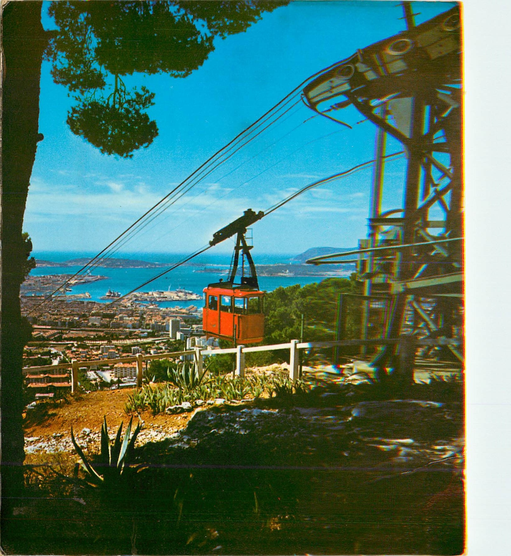 CPM Charmes et soleil de la cote d'Azur Toulon Vue generale