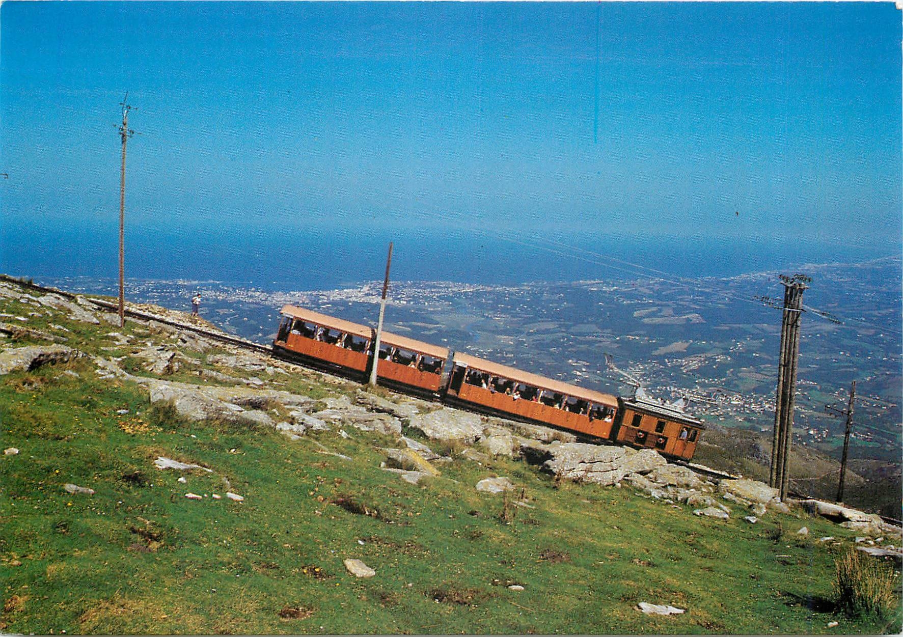 CPM Funiculaire et au fond Saint Jean de Luz 