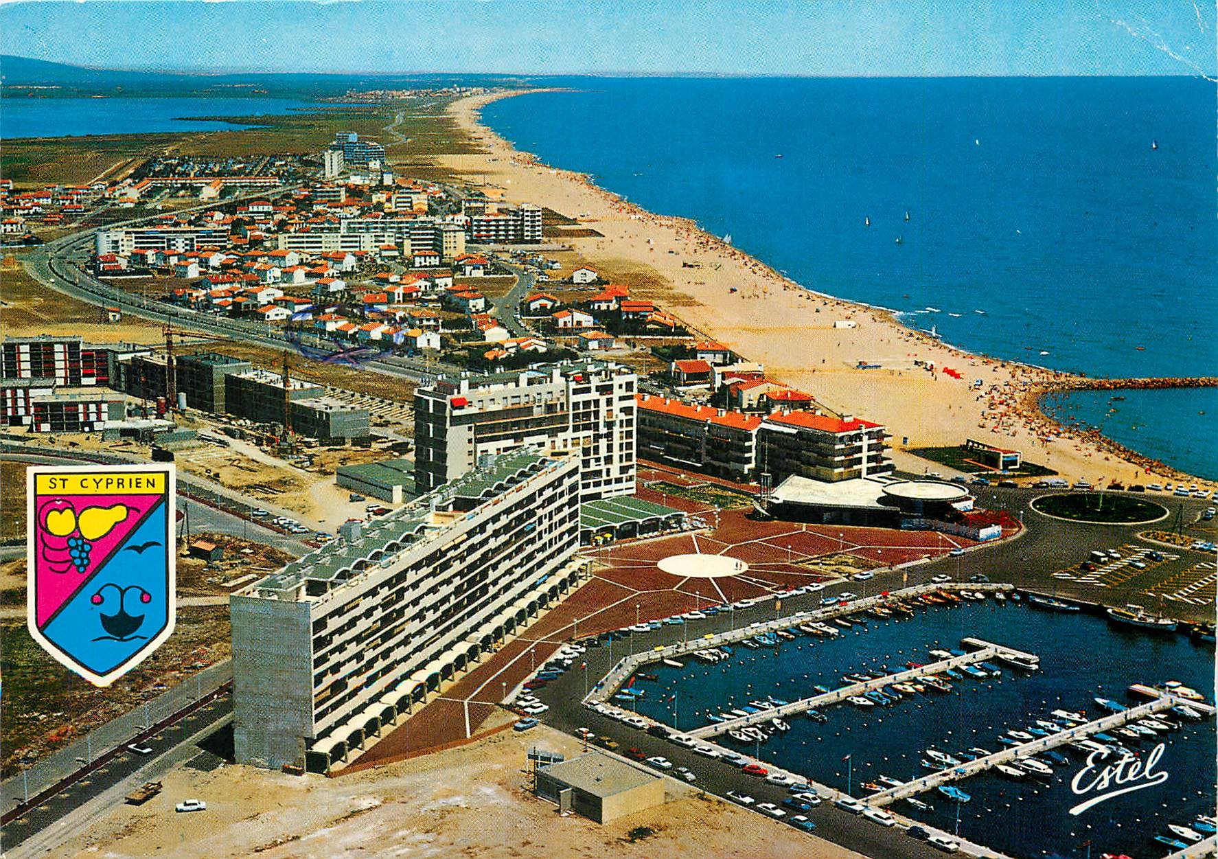 CPM La Cote Vermeille Saint Cyprien (Pyr Or) Vue aerienne le nouveau port Saint Cyprien et sa plage 
