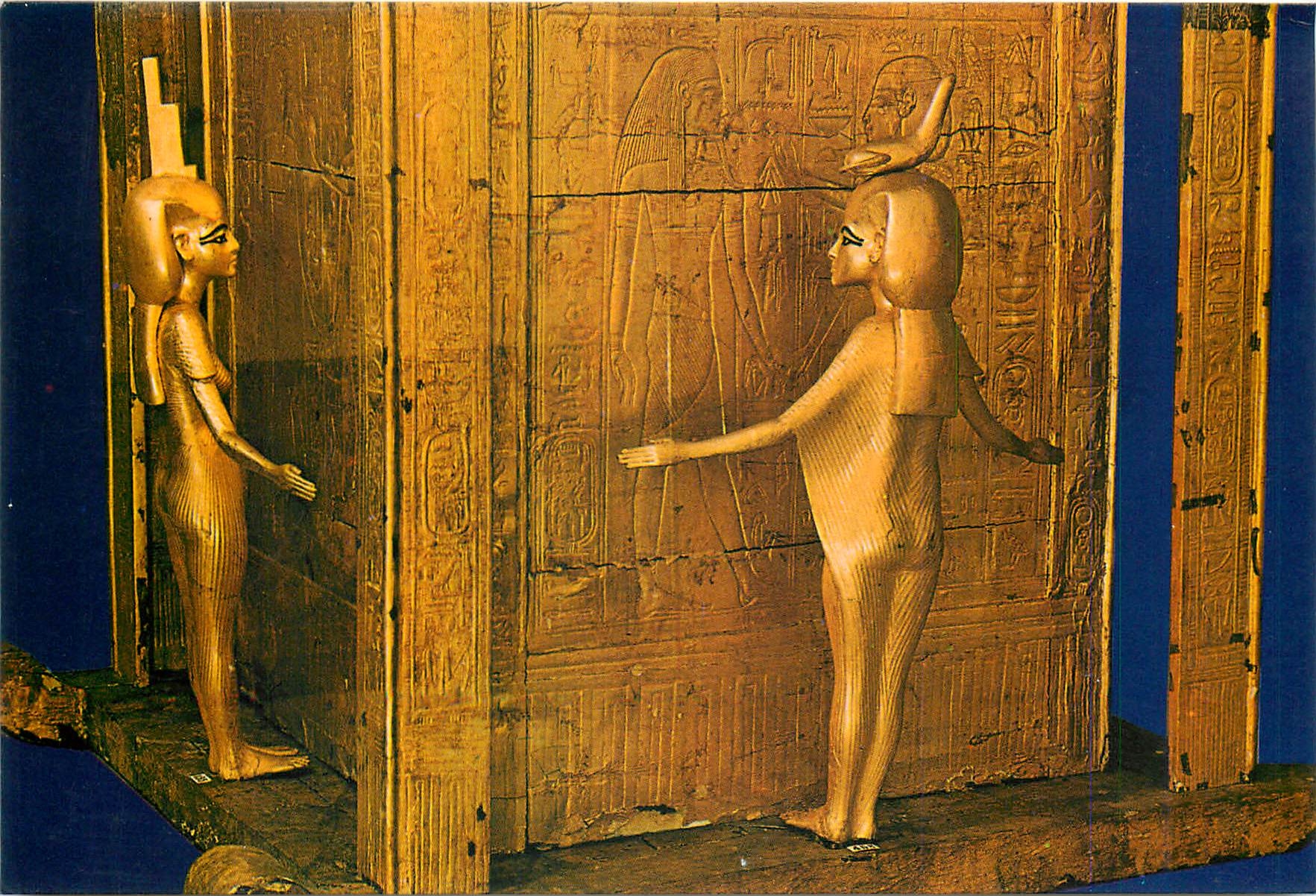 CPM La Musee Egyptien Cairo Grand Coffre aux canopes d'or