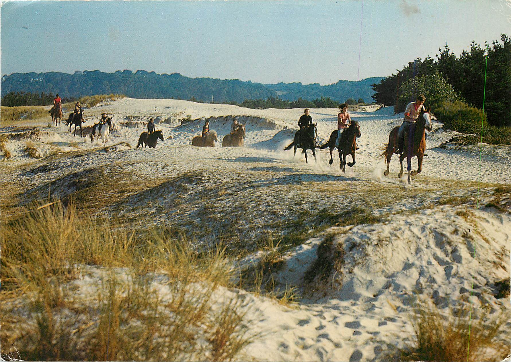 CPM La Bretagne Pittoresque Galop dans les Dunes 