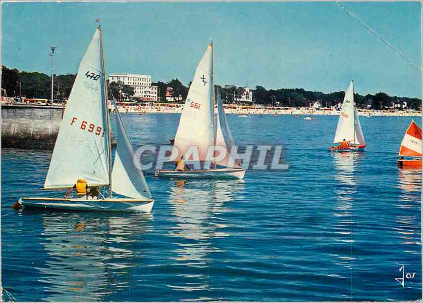 CPM Carnac Depart des voiliers devant la grande plage 