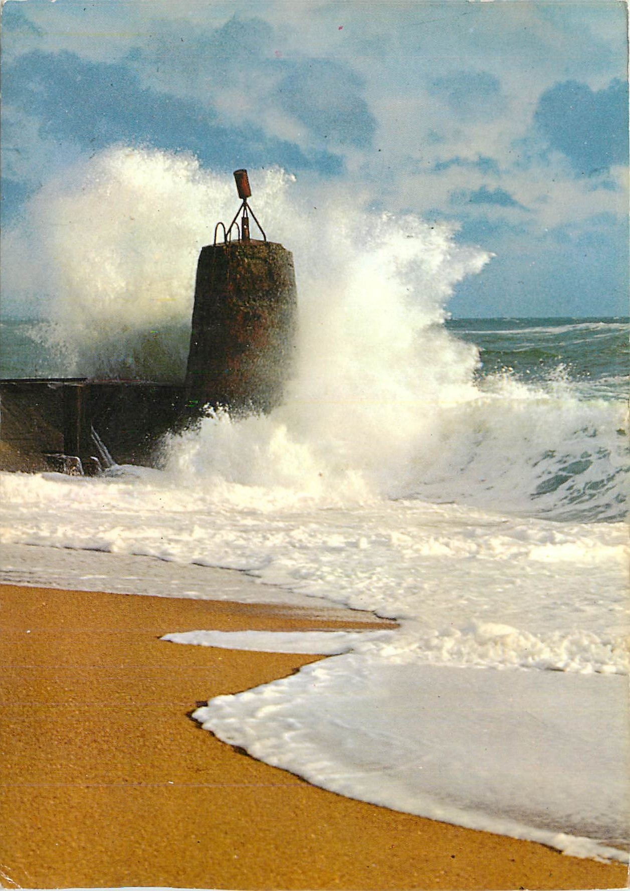 CPM La Bretagne Pittoresque Tempete assauts de vague sur la Balise 