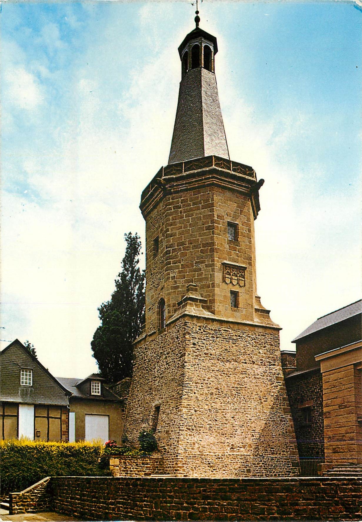 CPM Fougeres Ille et Vilaine La tour du Beffroi 