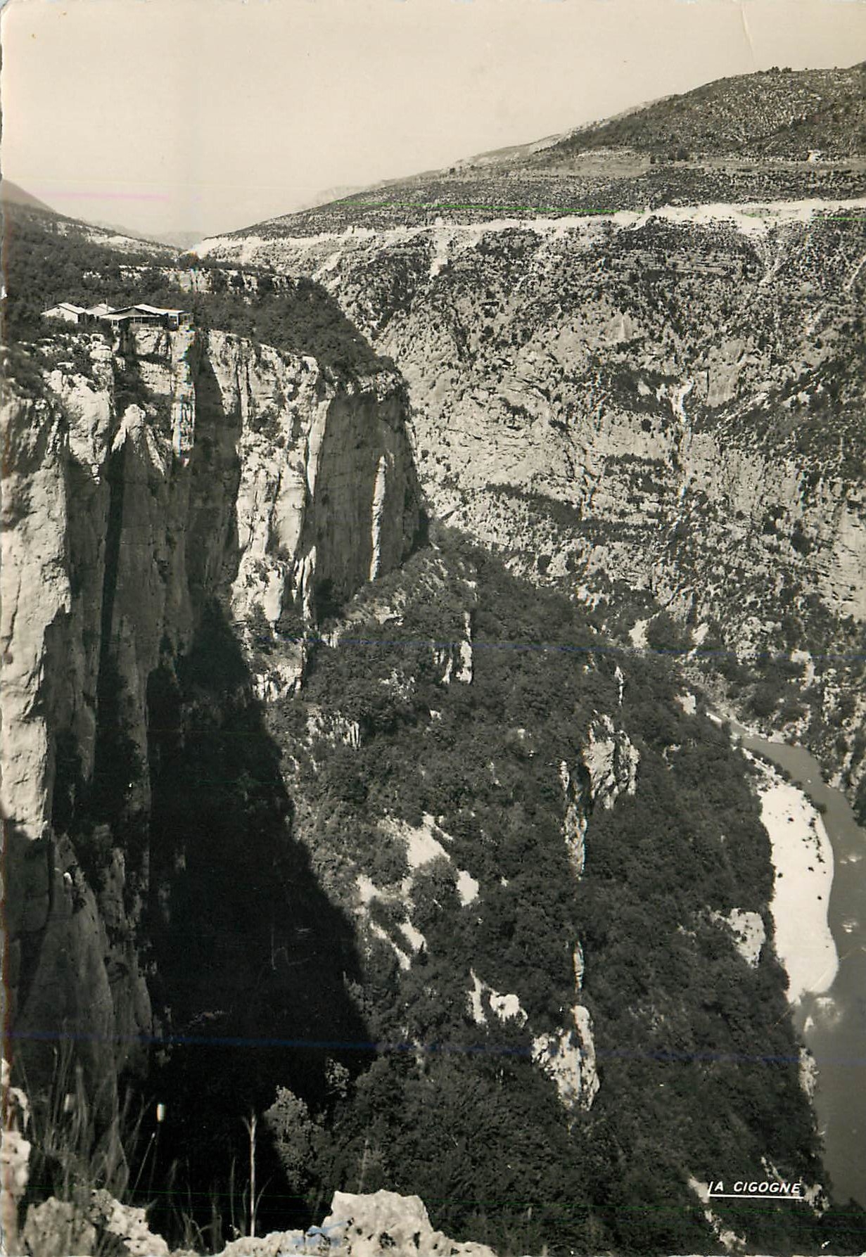 Le Verdon — Corniche sublime de la Rive Varoise — La Falaise des Cavaliers — Son Restaurant — Éditeur : Editions 'LA CIGOGNE' — N° 83.142.08
