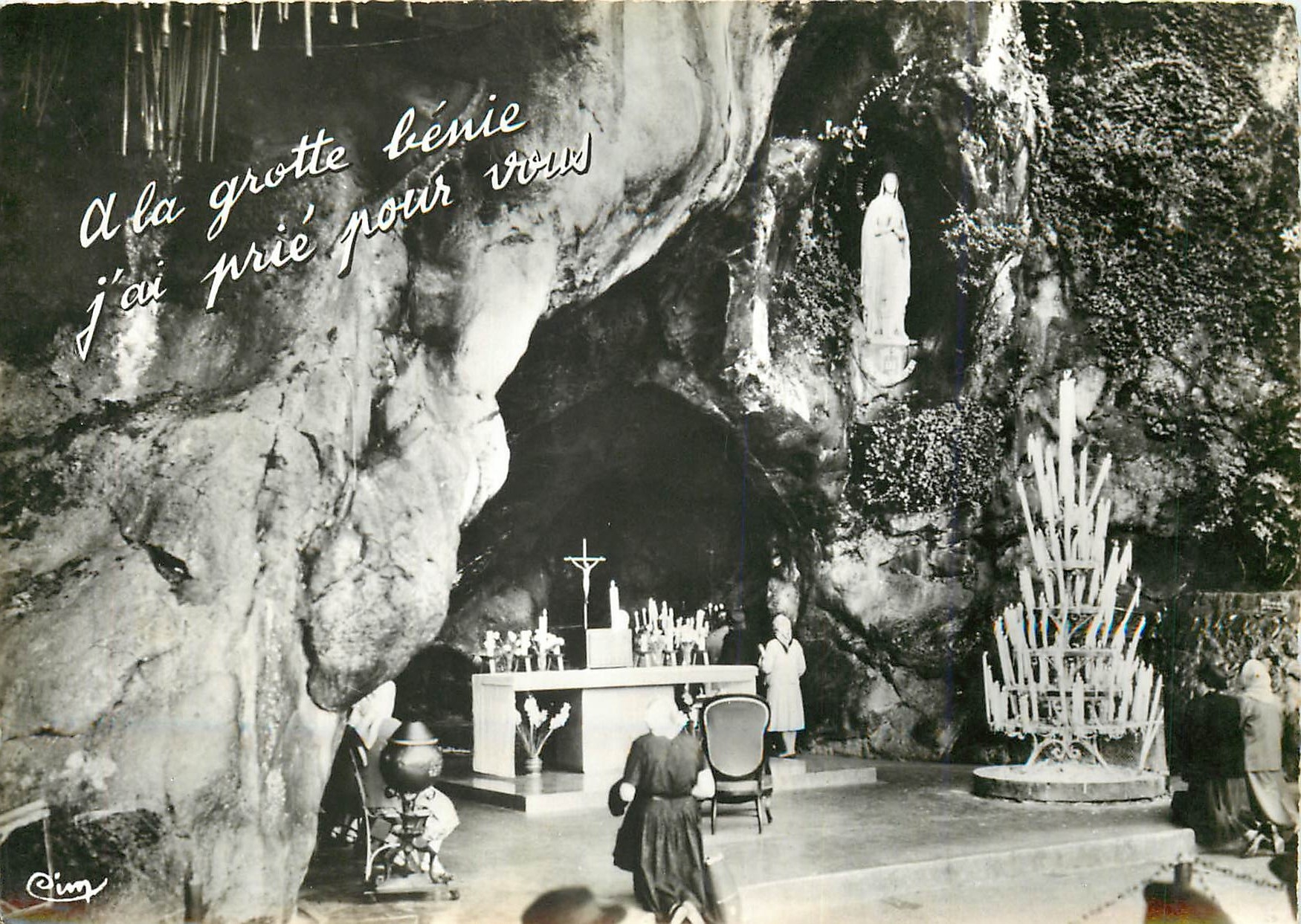 CPM Lourdes Hautes Pyrenees La Grotte de Massabielle 