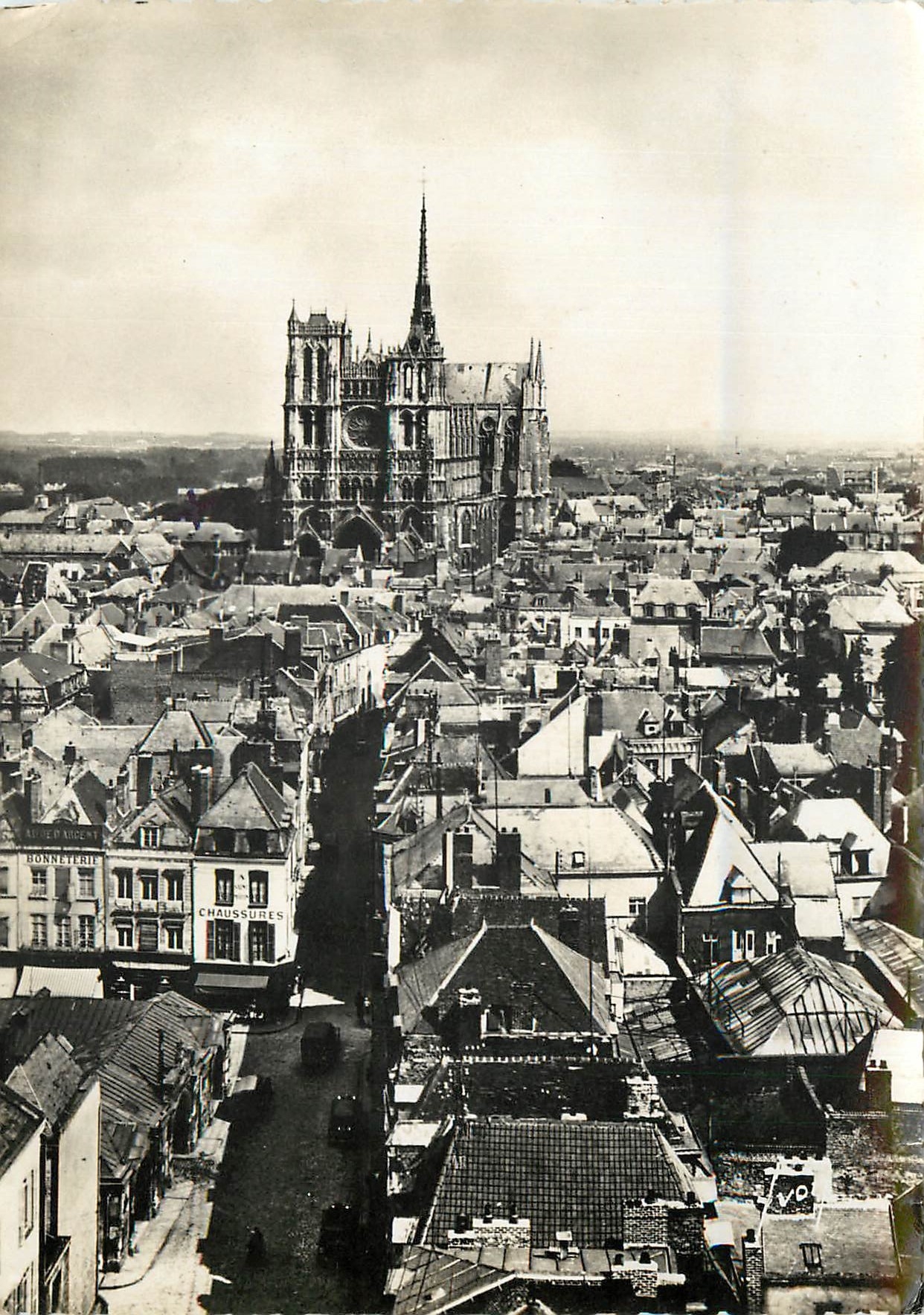 CPM Amiens Somme La Cathedrale vue du Beffroi 