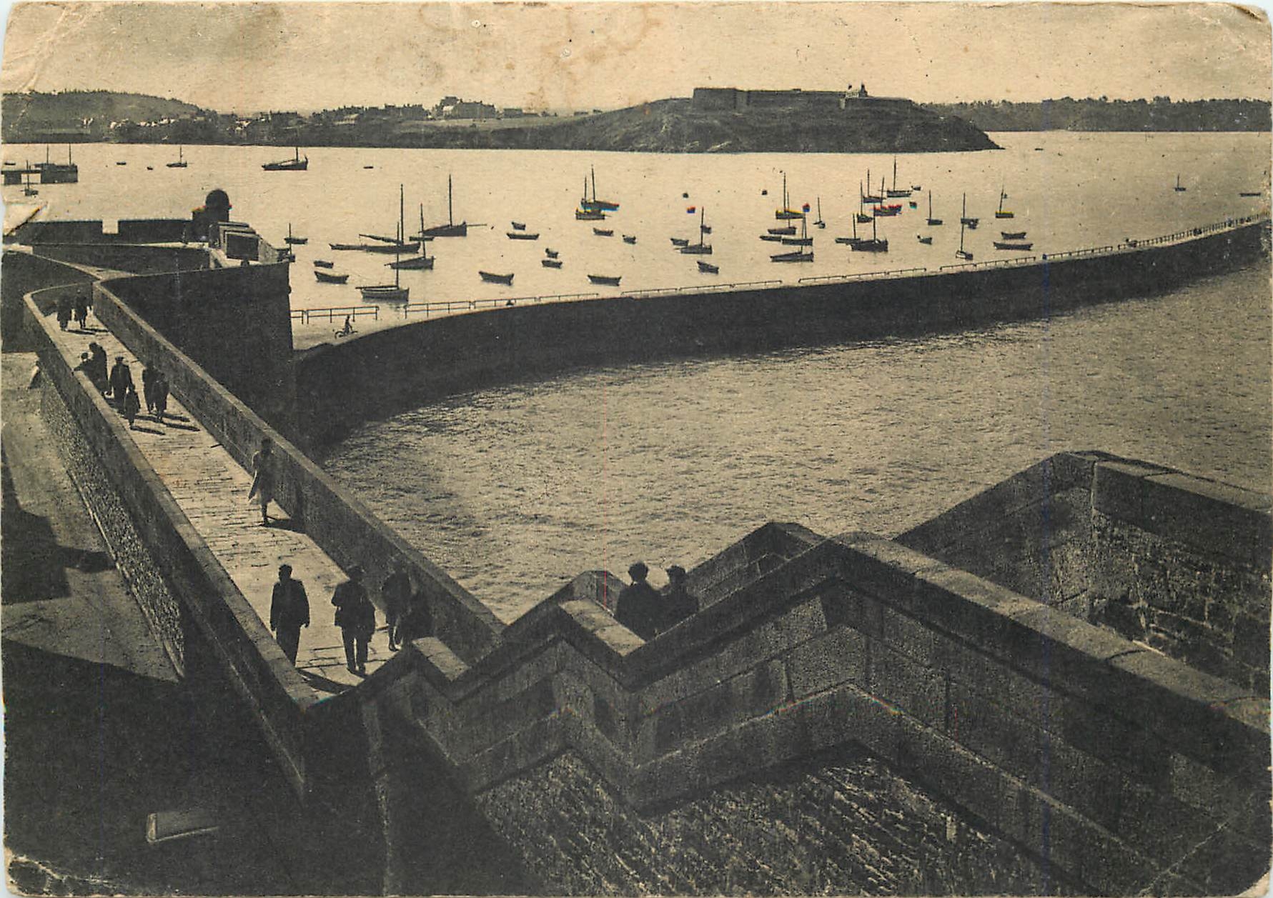 CPM Saint Malo Les Remparts 