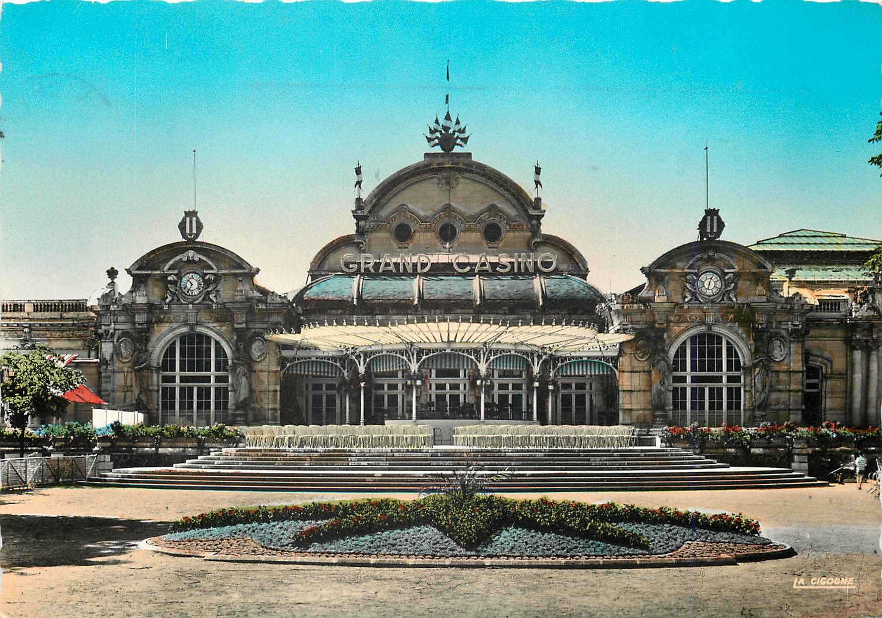 CPM Vichy Allier Reine des Villes d'Eaux Le Grand Casino 