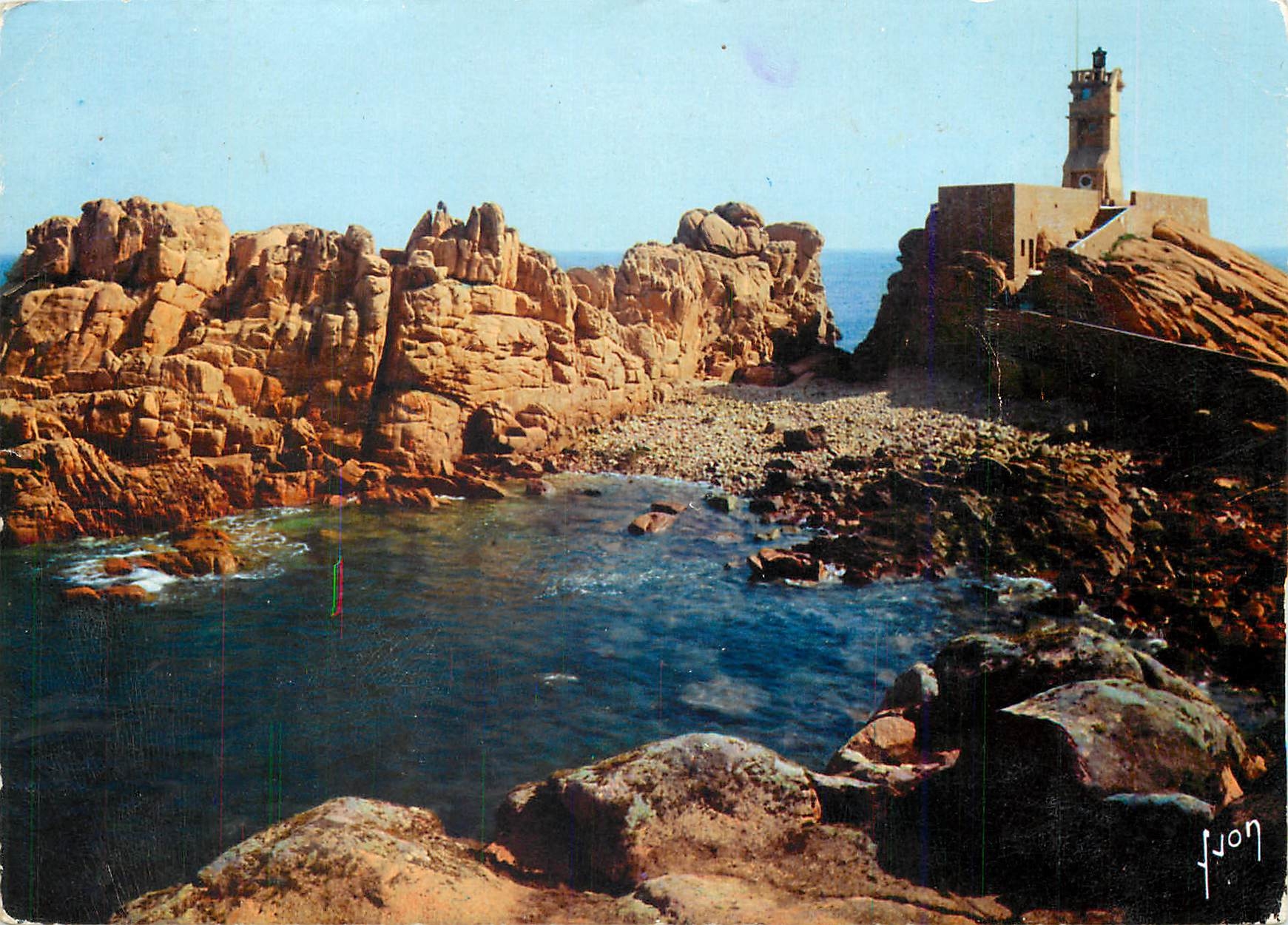 CPM Brehat Cotes du Nord Le des fleurs et des rochers roses Le Phare du Paon 
