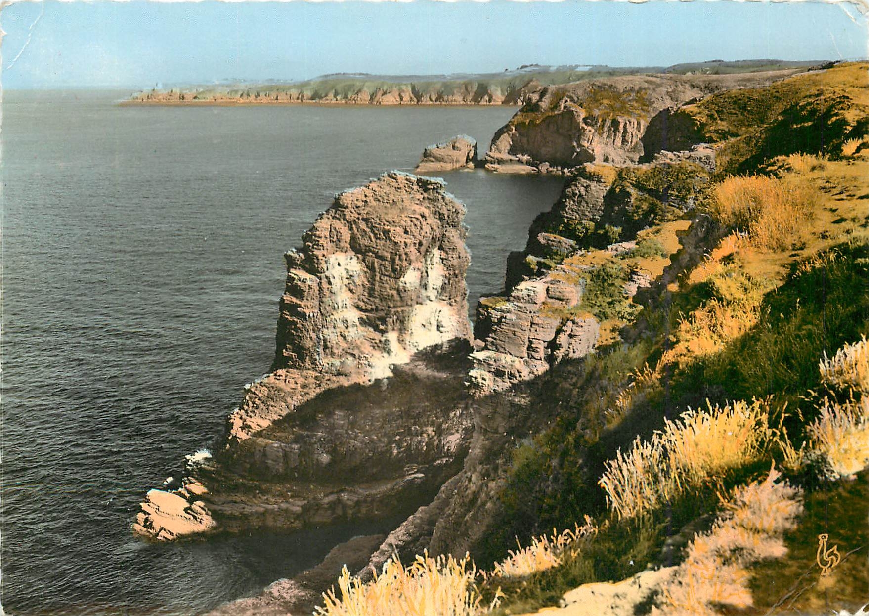 CPM Cap Frehel La Fauconniere Les Falaises dans le fond Fort Lalatte 