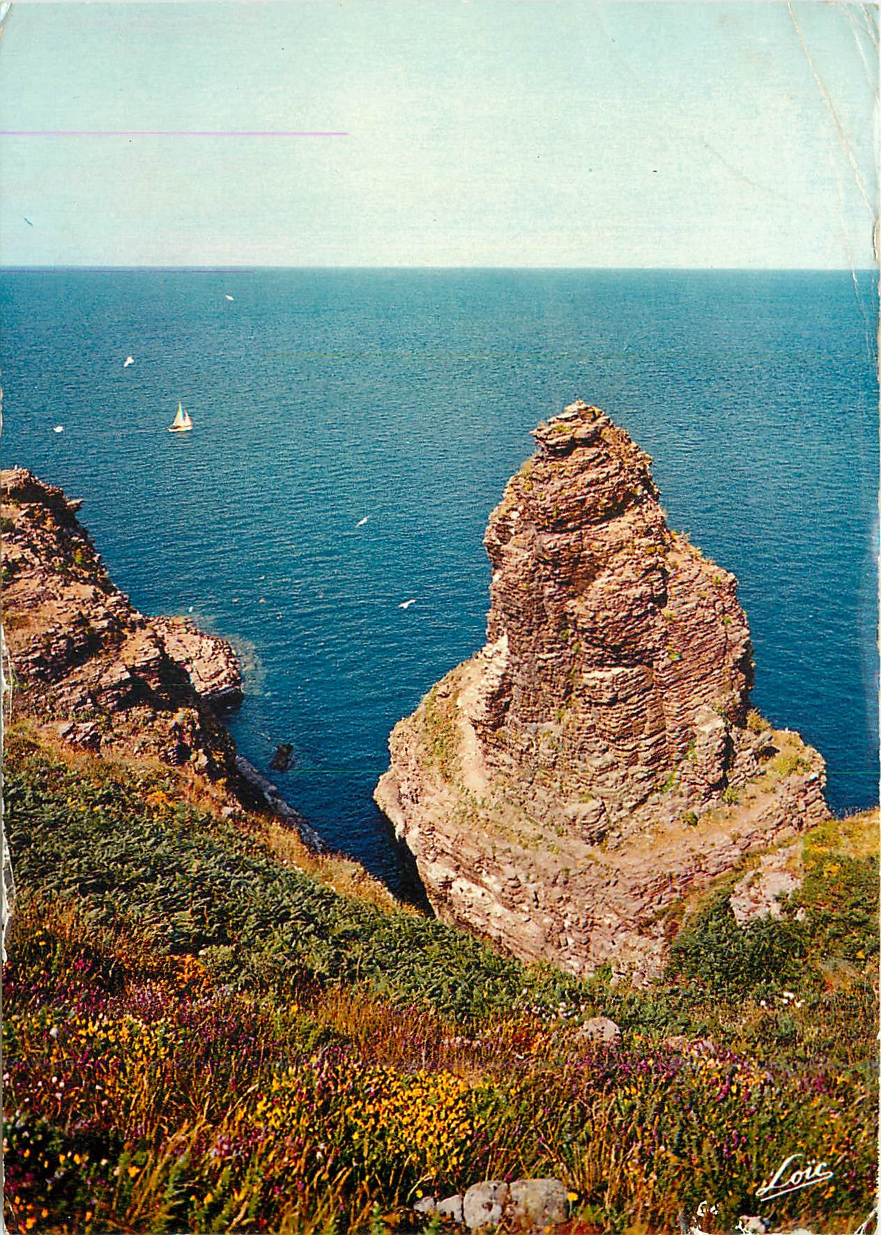 CPM Le Cap Frehel Rocher de la Fauconniere rouge violace 