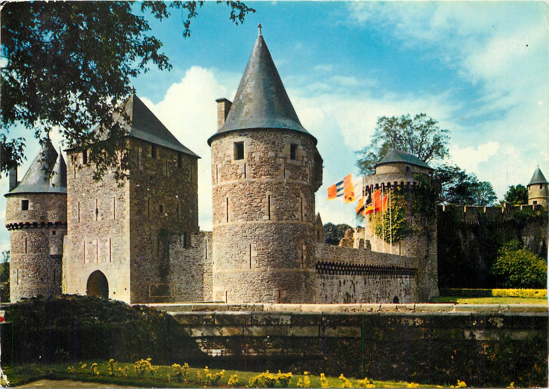 Fougeres — Eingang zum feudalen Schloss (12. und 15. Jahrhundert) — Natürliche Farben, n°10