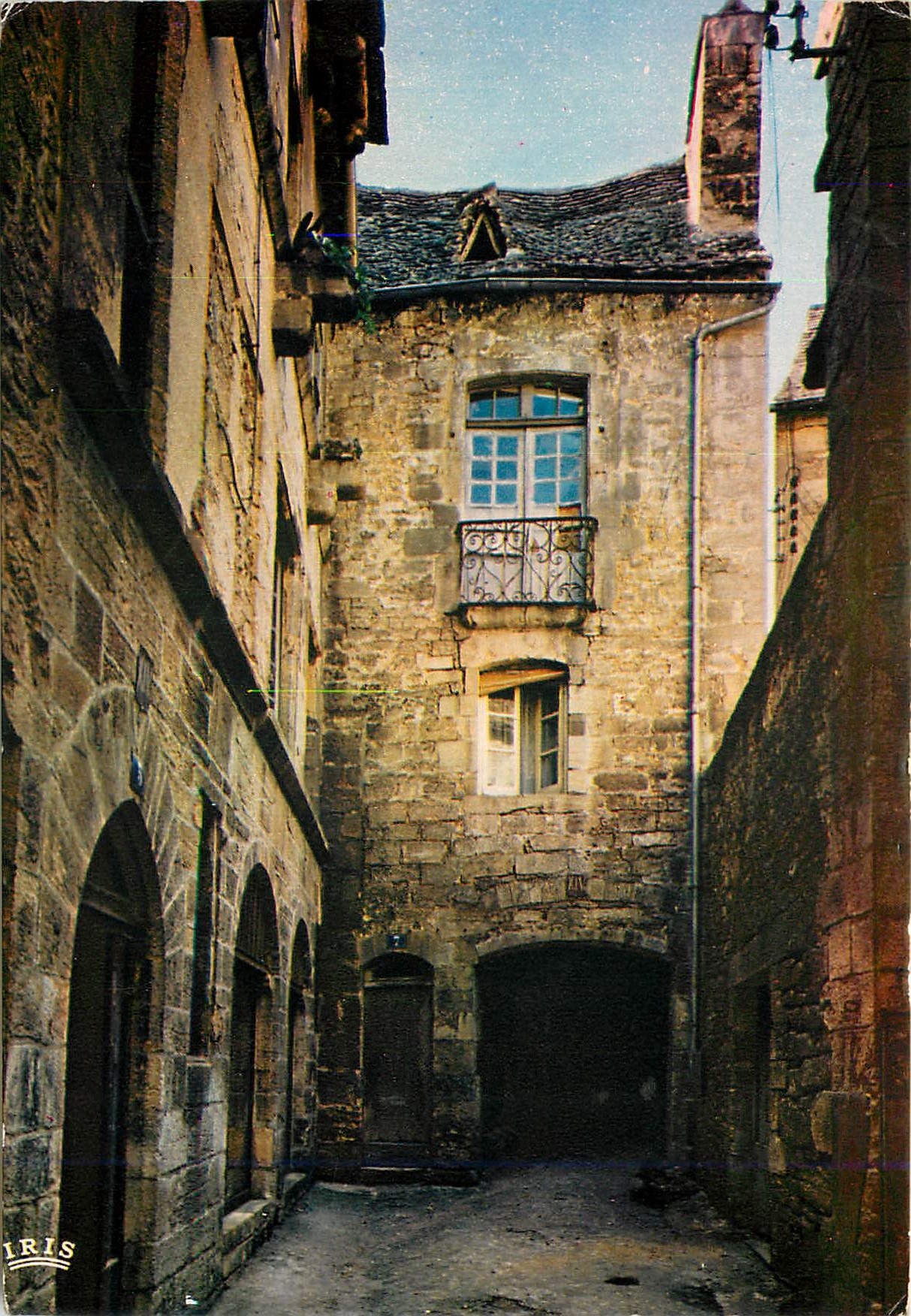 Sarlat-en-Périgord — Rue des Coupe-Gorge — IRIS