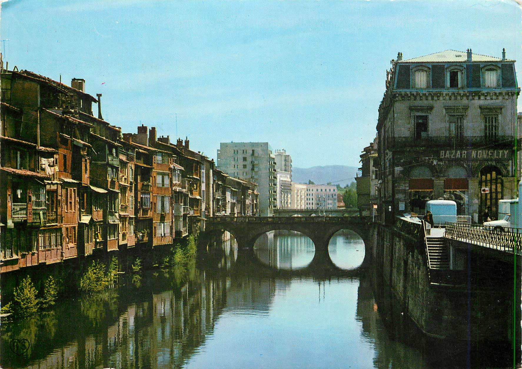 CPM Castres Tarn Vieilles Maisons au bord de l'Agout au soleil couchant 