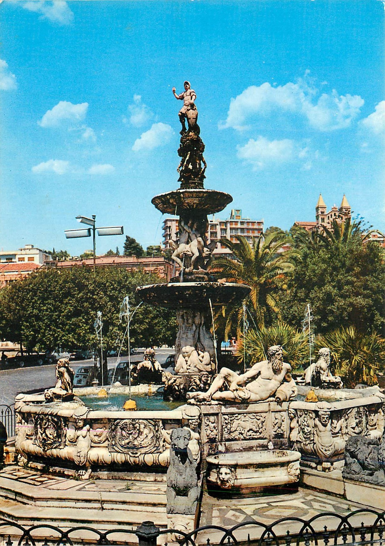 CPM Messina Fontaine par Montorsoli 
