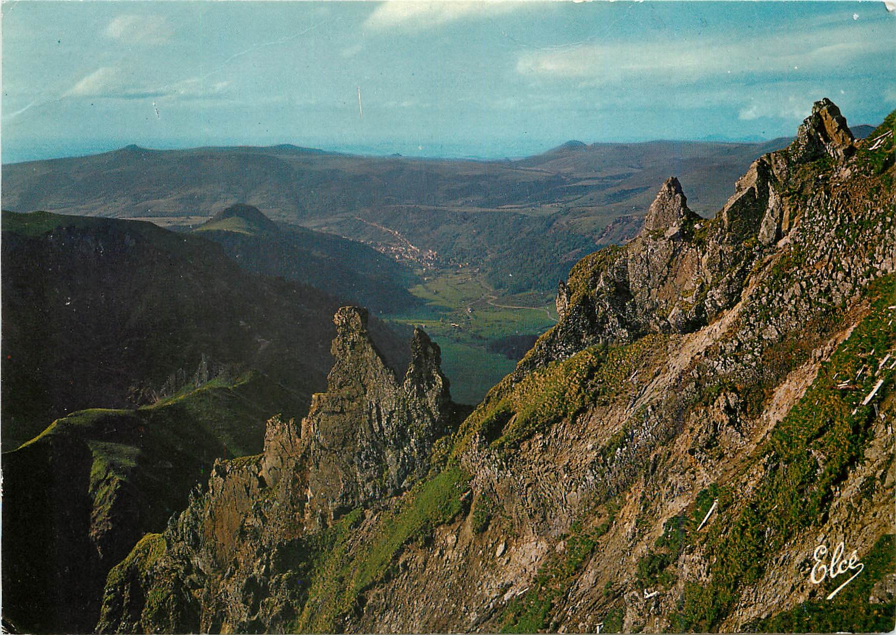 CPM Le Mont Dore Les Aiguilles du Diable au Sancy 