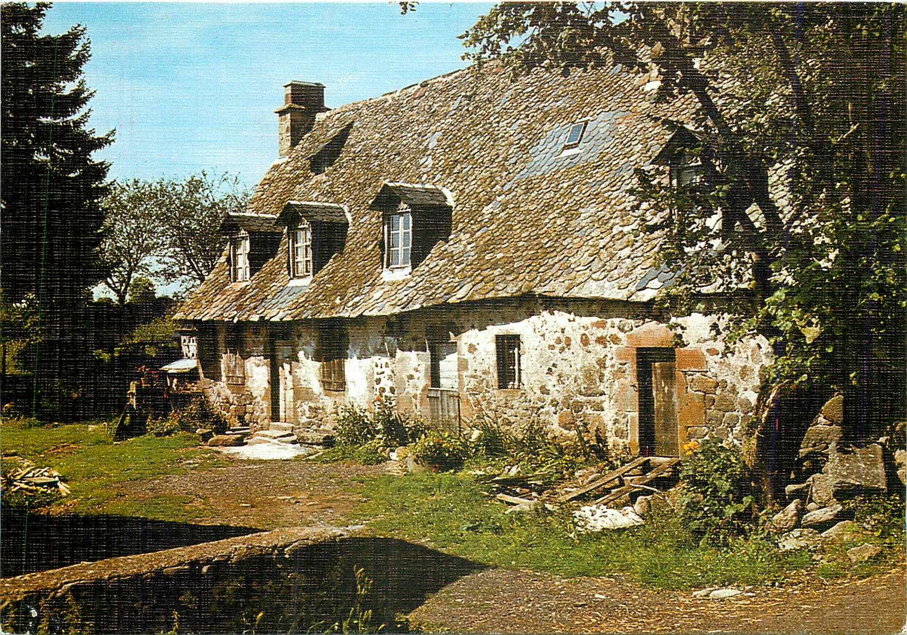 CPM Maison Auvergnate au Toit de Lauzes 