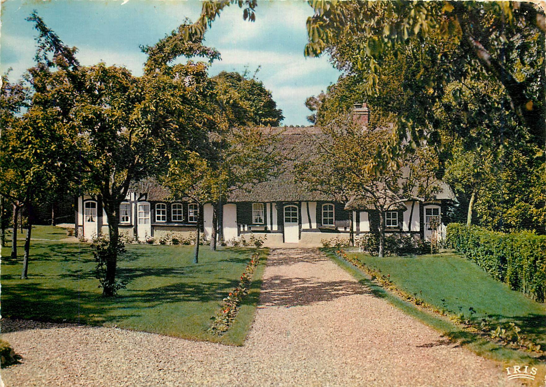 Maison Normande — au toit de chaume — IRIS