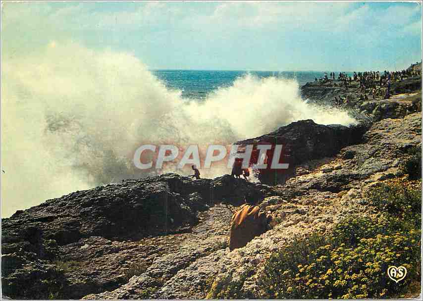 CPM Royan Ch Mme Effets de Vagues sur les Rochers 