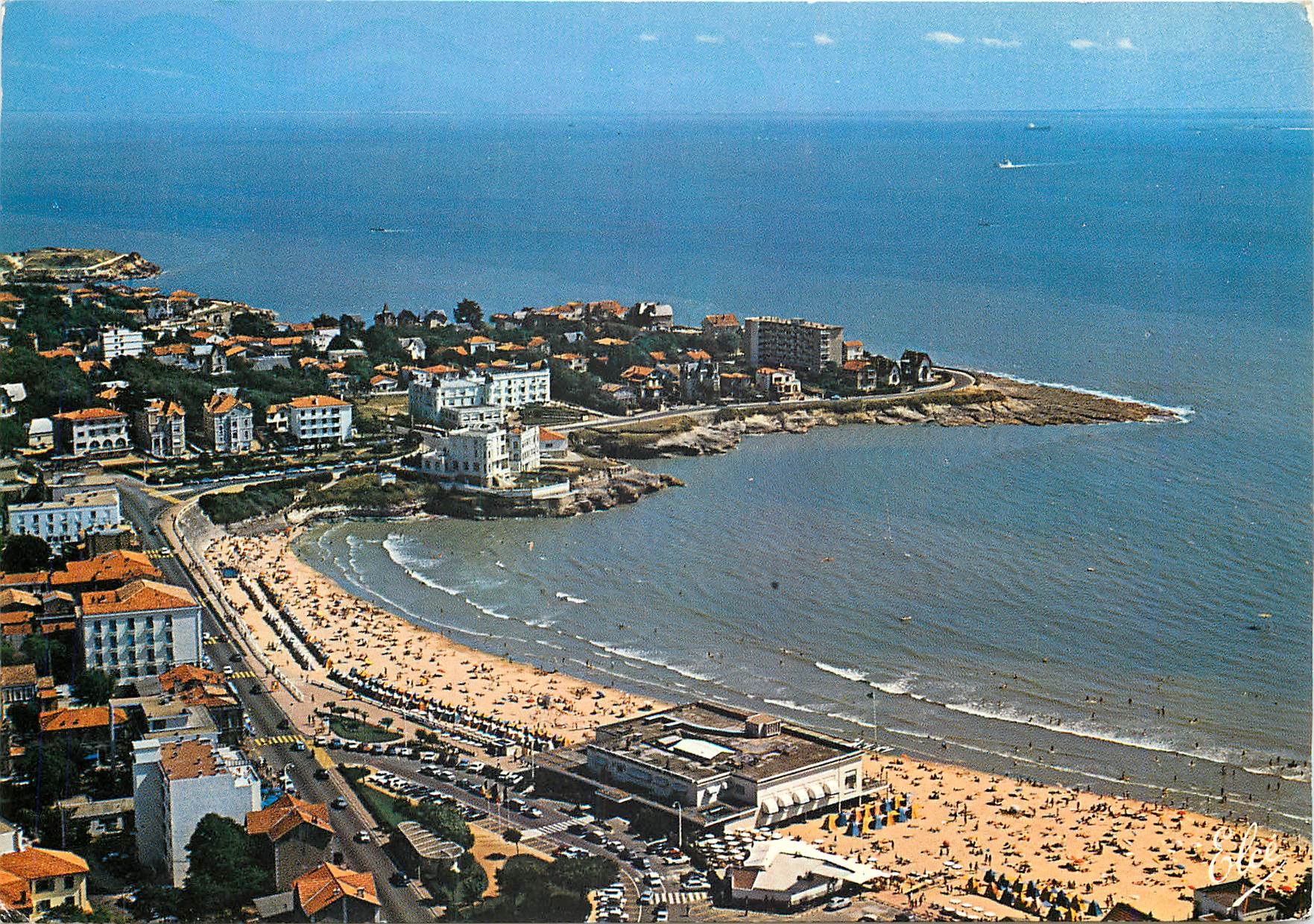 CPM Royan Pontaillac Vue Generale de la Grande Plage avec le Sporting Casino 